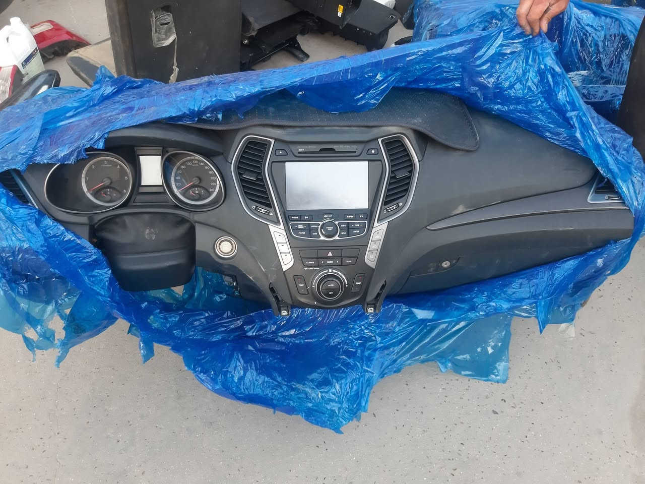 يتوفر لدينا ادوات سورنتو سنتافيا سبورتج توكسان جديد ومستخدم الرمادي شارع ٦٠ قرب مستشفى الرازي للإستفسار الاتصال على الأرقام التالية وعلى الماسنجر يوجد توصيل لجميع المحافظات *********** / ***********
