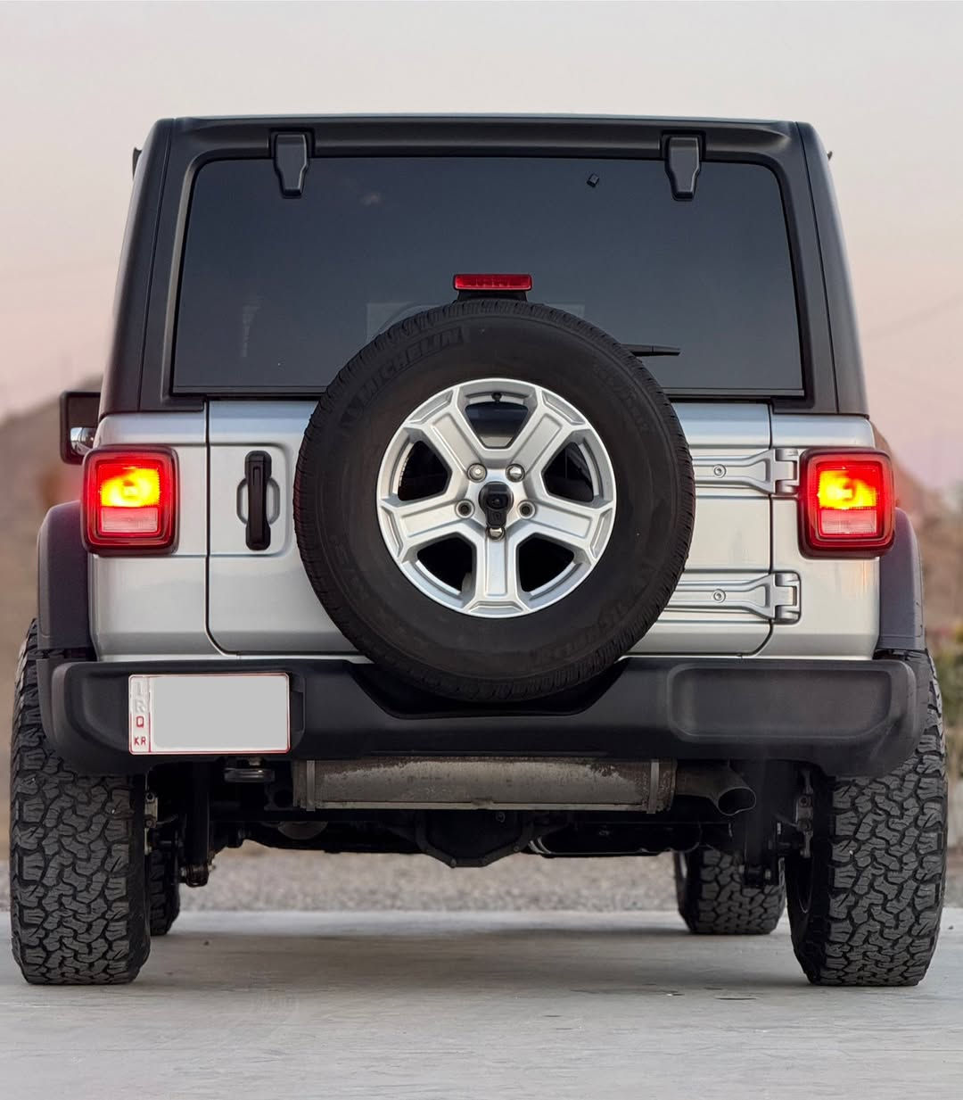 (بسم الله الرحمن الرحيم )

جيب رانجلر  sport
 • الموديل: 2023
 • الممشى:50,000
 • اللون: سلفر
 • الگير: أوتوماتيك
 • المحرك: 6 سلندر
 • دبل اكسل
 • الرقم: كاتى
 • الحالة: نظيفة جدًا
 • السعر المطلوب: 259
 • العنوان: اربيل
 • التواصل:***********
 • واتس اب - كورك - ماسنجر
