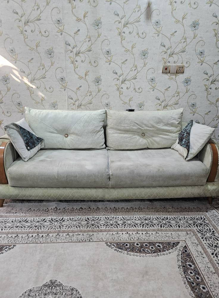 السلام عليكم تخم وطبلات وبوفية مال تلفزيون بدون التلفزيون سعر كلها ب٣٥٠  وبيها مجال
تواصل عبر رقم ***********
الضرر بس بالخد مال قنفة ثلاثي واضح بالصور
