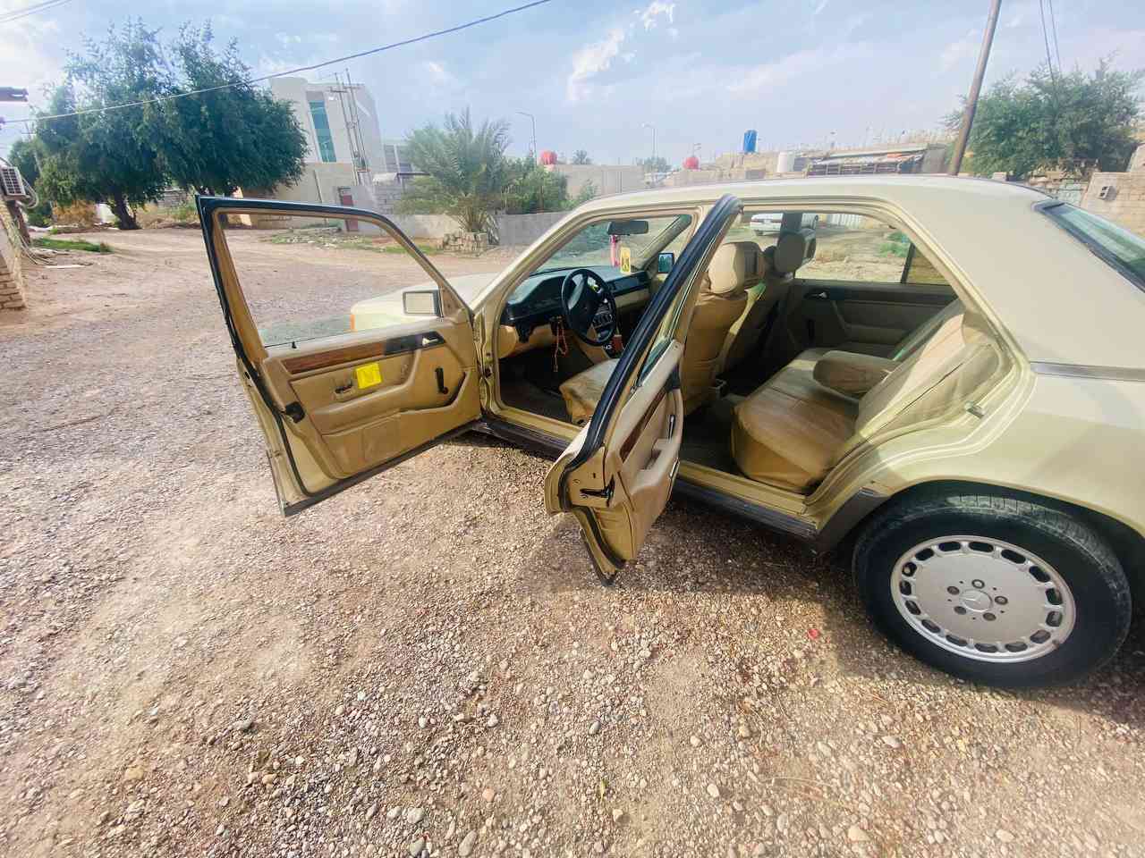 مارسدس دب موديل ٨٧ رقم بغداد مشروع وطني  مكينه  3000بطه باسمي سياره مصفره غرامات  
اخواني سياره تاخذ شرط مال جناي سياره مرتبه حيل وتعبان عليهه  سنويه لل 2027 مكان السياره ميسان مركز المدينه 
سعره 55ورقه 
رقم تلفون ***********
