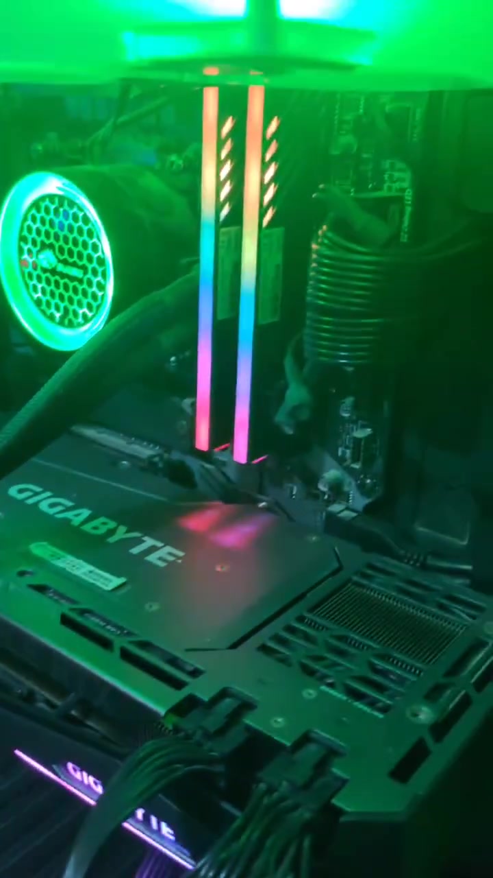 من رخصة الادمن...
سيت اب pc كامل للبيع المواصفات/
المعالج/i7 10700k
كرت الشاشة/rtx 3080 gigabyte oc
المذر بورد/msi z490_A pro
الرامات/8*2 سرعتهن 3600 من ماركة فيوري
m.2/واحد تيرة من ماركة xpg سرعتة كلش عالية
الهاردات/hdd 2tb وسترن ديجيتال
البور سبلاي/gigabyte الاوروس 850W gold
المبرد/نسيت الماركة مالتة بس280mm
الكيس/كولر ماستر h500 المش Argb

الشاشة/Samsung 2k 144hz حجم 27انج 1ملي سكند va

الماوس/لوجينك G502X رايدة ب50الف وحدة
الكيبورد/ريد دراگون k649 ريد سوچ رايدة ب50الف وحدة

هذي المواصفات گدامكم رايدهن شلعة وحدة الكيس و الشاشة و الاكسسوارات رايدهن 1650ألف وبيهة مجال كلش بسيط للشراي مع العلم اغلب القطع الكراتين و العلب موجودة مكاني بغداد جسر ديالى
رقمي/***********
ما ابيع قطع😑
