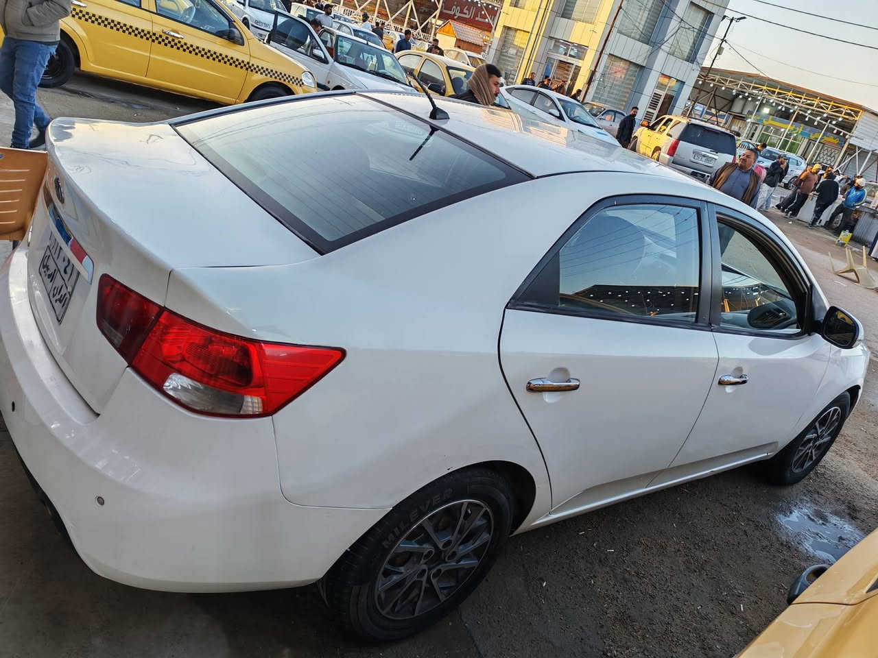 للبيع كيا سيراتو موديل 2013 رقم اربيل سيارة بيها صبغ باب سايق وربع جاملغ الخلفي فقط والباقي مكفول السعر 98 وبيها مجال قليل مكان النجف للاستفسار اتصل ***********
