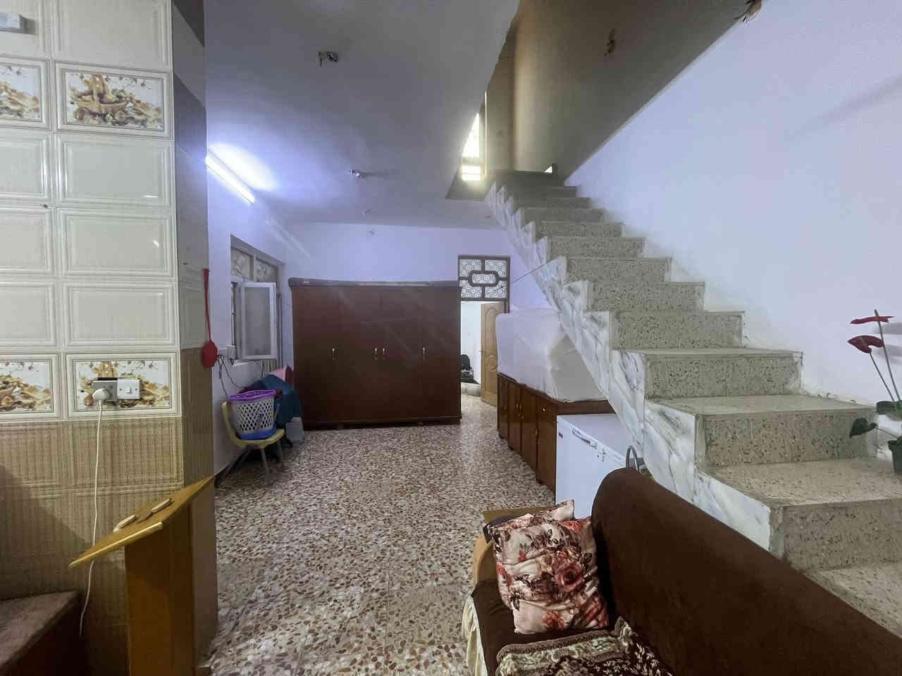 السلام عليكم
بيت 132 متر في حي الحكيم شارع علاء غريب يتكون من غرفة وصالة واستقبال ومطبخ وصحيات داخلية وخارجية وبيتونة كبيرة
بناء درجة اولا طابوق سقف صب مسلح رباط ارضية كاشي درجة اولا نظيف جدا
بناء 2020
سعر 55 مليون وبي مجال
***********
