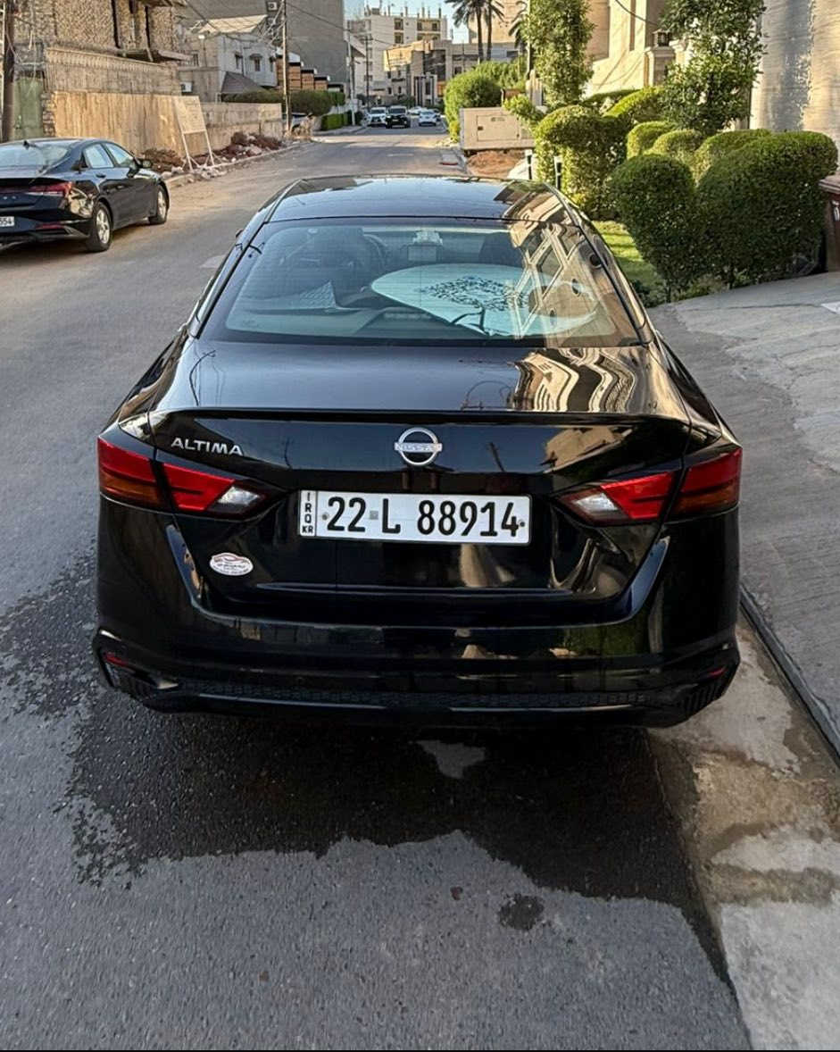 � نيسان ألتيما الشكل الجديد 2023  S 🚗
📍 الموقع: بغداد - الكرادة 

🔹 المواصفات:

 • الموديل: 2023
 • المحرك: 2.5
 • حجر بيئة بلادي 
 • توقف ذاتي + مانع اصطدام
 • قيادة آلية مع نظام المسار
• رادارات أمامي وخلفي
 • الأبواب بصمة
 • لايتات LED بلادي
 • تحكم كامل  الستيرن (فول تحكم)
• خروج عن المسار ( يهتز لستيرن ) 
• تشغيل عن بعد

🔹 الحالة:

 • نظافة مثل ما موضحة بالصور
 • الضرر: صبغ جاملغ وبالبنيد فقط
 • بدون دواخل والراديترات بلاد
 • إيرباك ستيرن والدشبول راجع سستم

🔹 رقم الشاصي: 1N4BL4BV2PN335974

💰 السعر: 135$ (وبيها مجال)

📞 للاتصال: ***********
