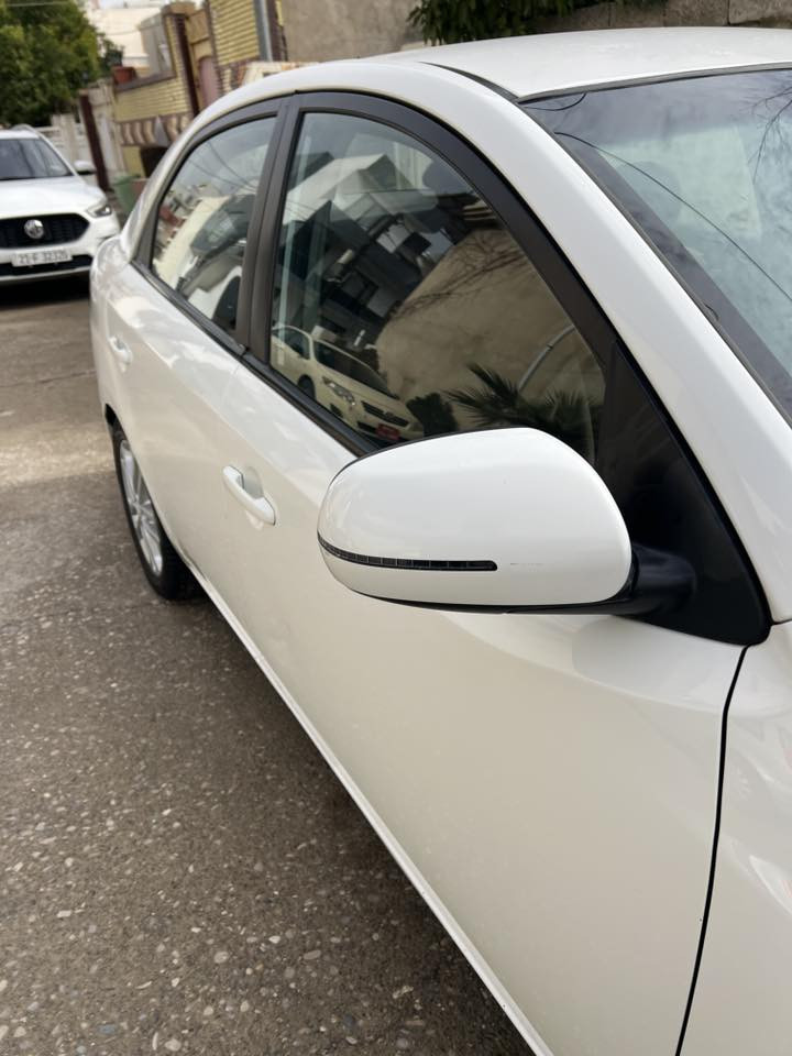 سلام عليكم شباب 
سيراتو للبيع ٢٠١١ خليجيه سنويه مساقطه 
محرك ١٦٠٠ تحكم ستيرن حساسات خلفيه مري شفط داخل ماروني 
بيها صبغ جاملغ خلفي ونص الصندوق 
رقم شمالي 
سعر ب٩٣ وبيها مجال قليل
***********
