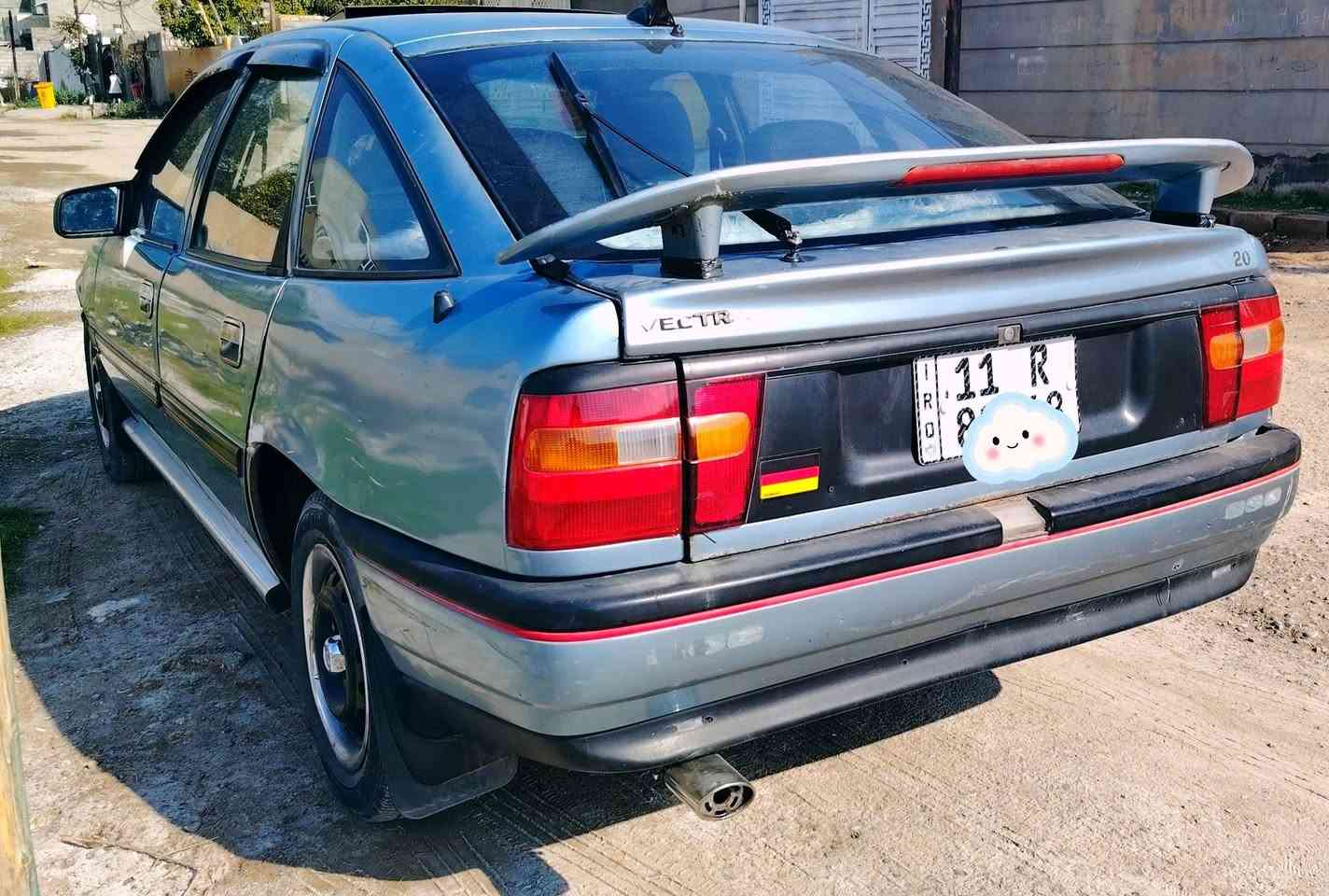 السلام عليكم / اوبل فكتره موديل  1990 رقم بغداد هزه ورقم انكليزي بسمي سياره مال جناي / سياره مصبوغه احزام بدون ضربه وبدون خياس / مكينه 2000 جديده كير عادي  تخم تاير صدر امامي وخلفي جديد كهربائيات كلهه شغاله دشبول كله يشتغل ٪ غرفتهه حيل نضيفه سستم سماعات وشاشه  جام 4 يصعد وينزل  ابواب كلهه تتقفل / السعر 37  الاتصال ***********
