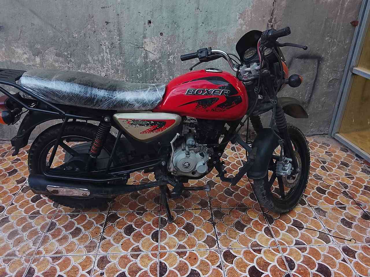 بوكسر 21 مكينة مكفولة لا تبخير ولا نضوح مكينتها ناعمة كلش ودراجة نشطة ما مشتعل بيها دلفري اوراق ضايعات مني باقي بس المنفيس سعر 775 بيها مجال كهربائيات كاملة مكاني بغداد جديده رقمي ***********
