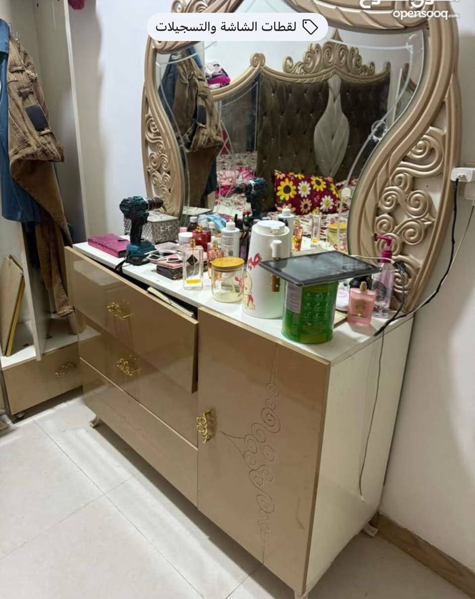 غرفه نوم للبيع السعر 125 وبيه مجال مستعمل نضافه 50 بل ميه اليريد يتصل أو يجي خاص مكاني شارع الكفاح ***********
