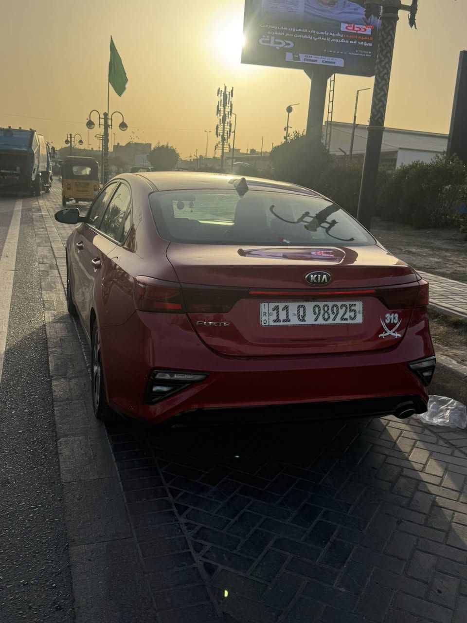 سلام عليكم
كيا فورتي للبيع موديل 2019 

وارد امريكي حادث فقط بامريكا جاملغ ايمن 

وبالعراق جاملغ السايق موجود داخل الصوره 

وباب راجع بارد وبيها حالوب

ليبل واحد مكينه دوش كير ايتي 

تخم تاير صدر جديد تبريد 

سياره ماشيه 82 مثل ما موضح بالصوره حقيقي 

مواصفات 

شاشه جبيره 

كامره 

تحكمات

منظومه زنون 

تدفئه ستيرن 

تدفئه كشنات 

ثلاث وضعيات قياده 

سياره جاهزه من كلشي 

السعر 140 وبيها مجال 

موقع بغداد 

الاتصال عل ***********
