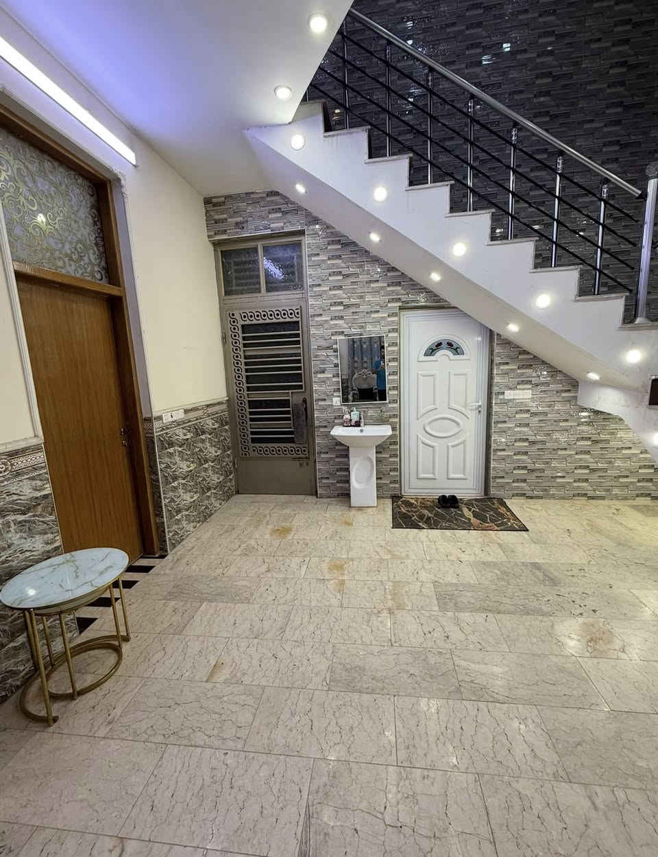 ✅بسم الله الرحمن الرحيم✅
عرض من مكتب الأصدقاء🏡
بيت 200 متر فول مواصفات جاهز بدون ما تصرف عليه الف دينار،،، ✅
مواصفات البيت قاط ونص فول الفول با العافيه على اليخذه.... 🌿🌿🌿 
🏠الموقع خدمات مقابيل مستوصف.... 🏠
تصال عله رقم ***********☎️
