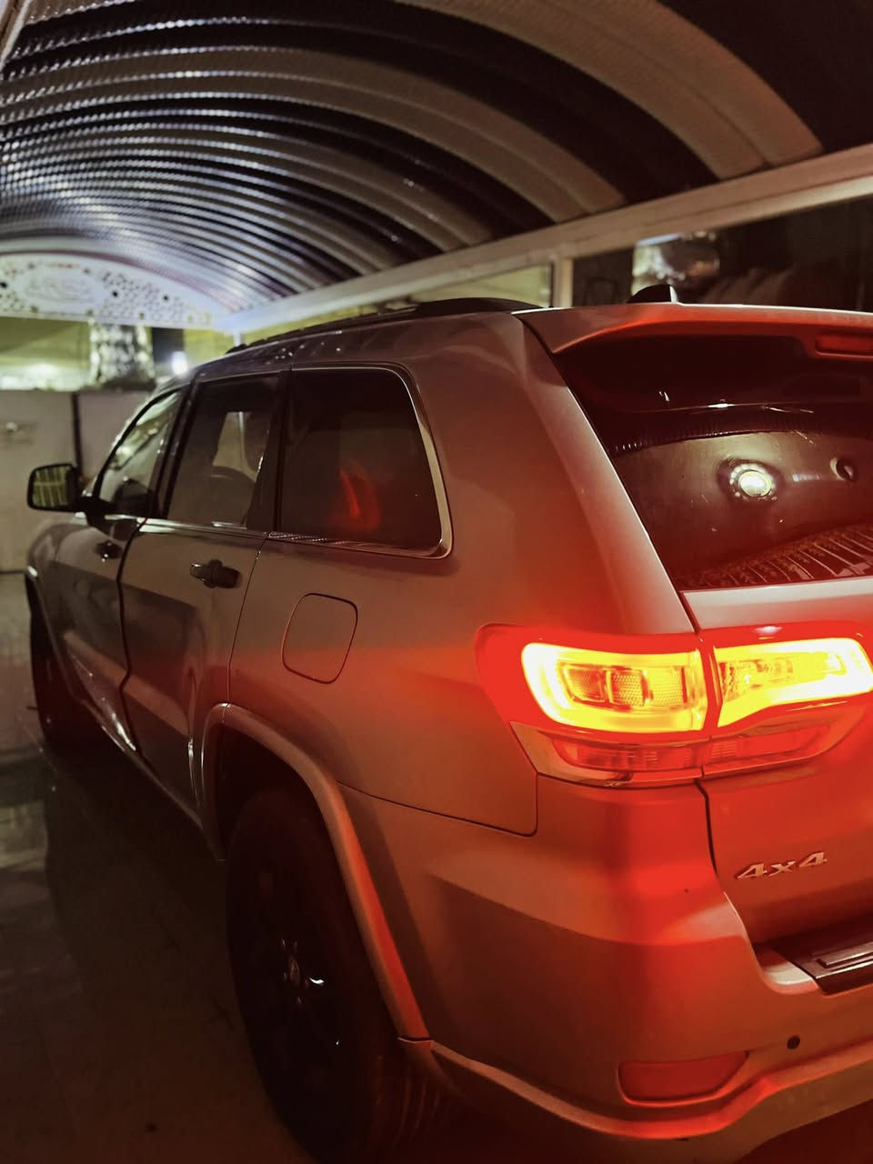 سلام عليكم عندي جيب البيع موديل 2016 امريكي حادثه بس جاملغ وبنيد كلير سعره 180وبيه مجال للشراي مكان السياره حله حي نادر  رقم ***********
