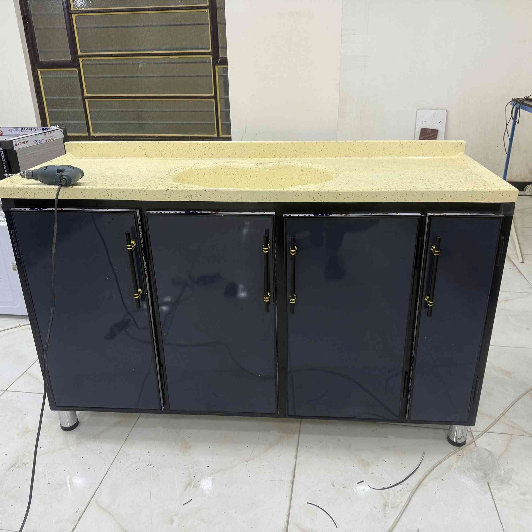 #كاونتر قياس مترين ونص وسنك متر ونص تزكام درجه اوله 
العنوان مغربه شارع فرن تاج الدين ***********
