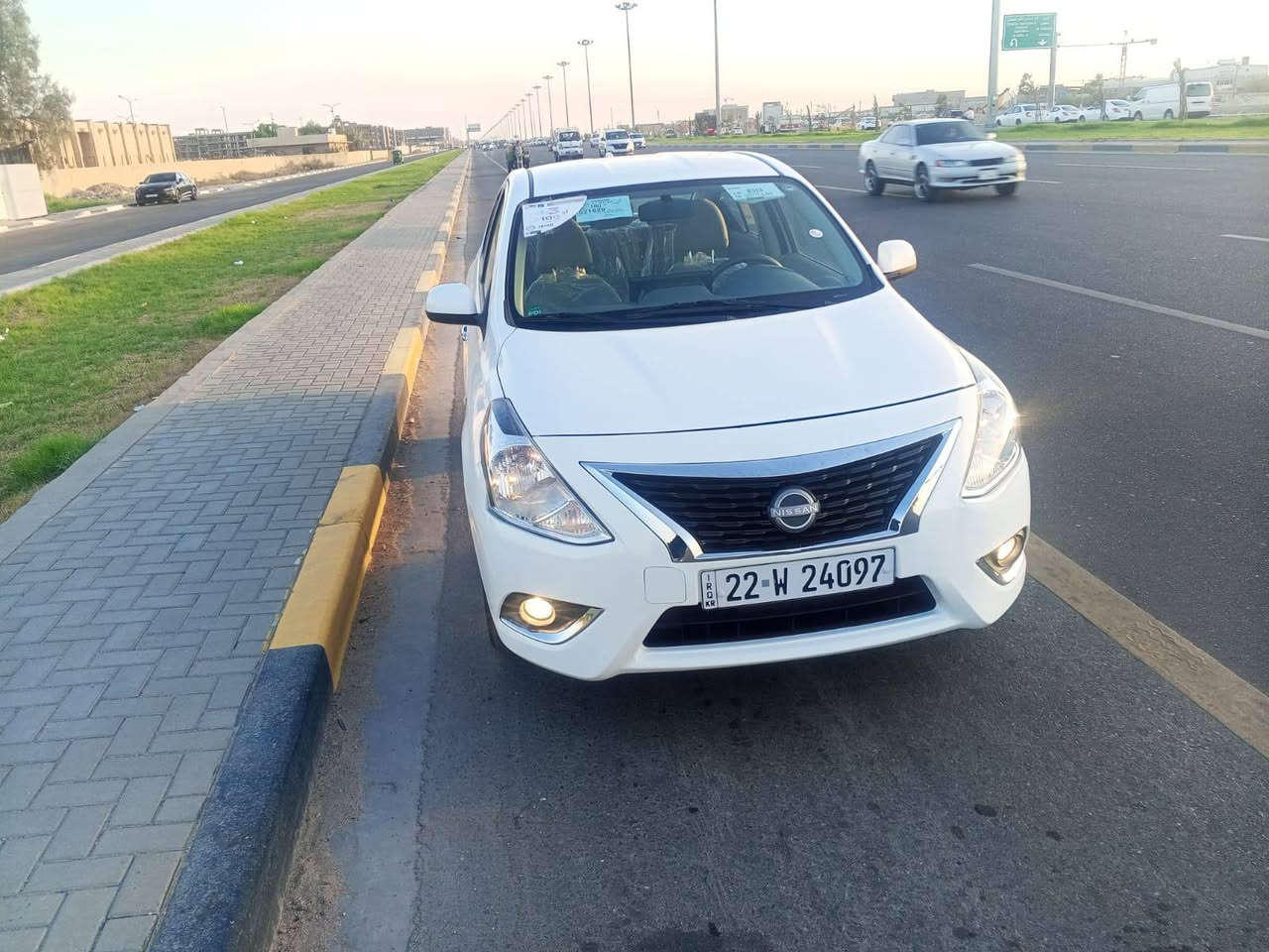 نيسان سني هندي موديل 2025 
ماشيه 5 الاف 
السياره بيها بارد 
شاشه الكزز 
السعر 126 وبيها مجال قليل
***********5 البصرة, العراق
