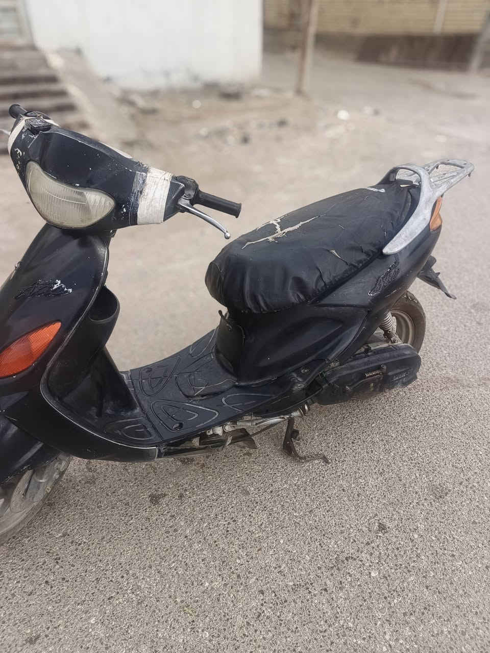 سلام عليكم درجة اكزز فحل لبيع نضيفه كلشي شغال بيه سلف هندر لايت اشاير بيك لايت كفر أصلي سعرها مناسب 175 مكان ناصريي مركز وشراي ***********يتصل عله رقم
