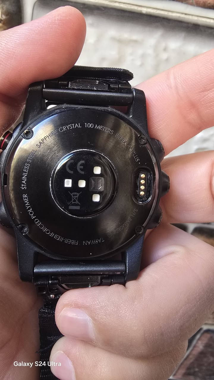 السلام عليكم.. ساعه كارمن فنكس5xبلس شاشةسفاير حجم 51مع كيبل شحن اصلي نظافه كماموضح السعر 200الف نهائي استفسار واتس وخاص ***********
