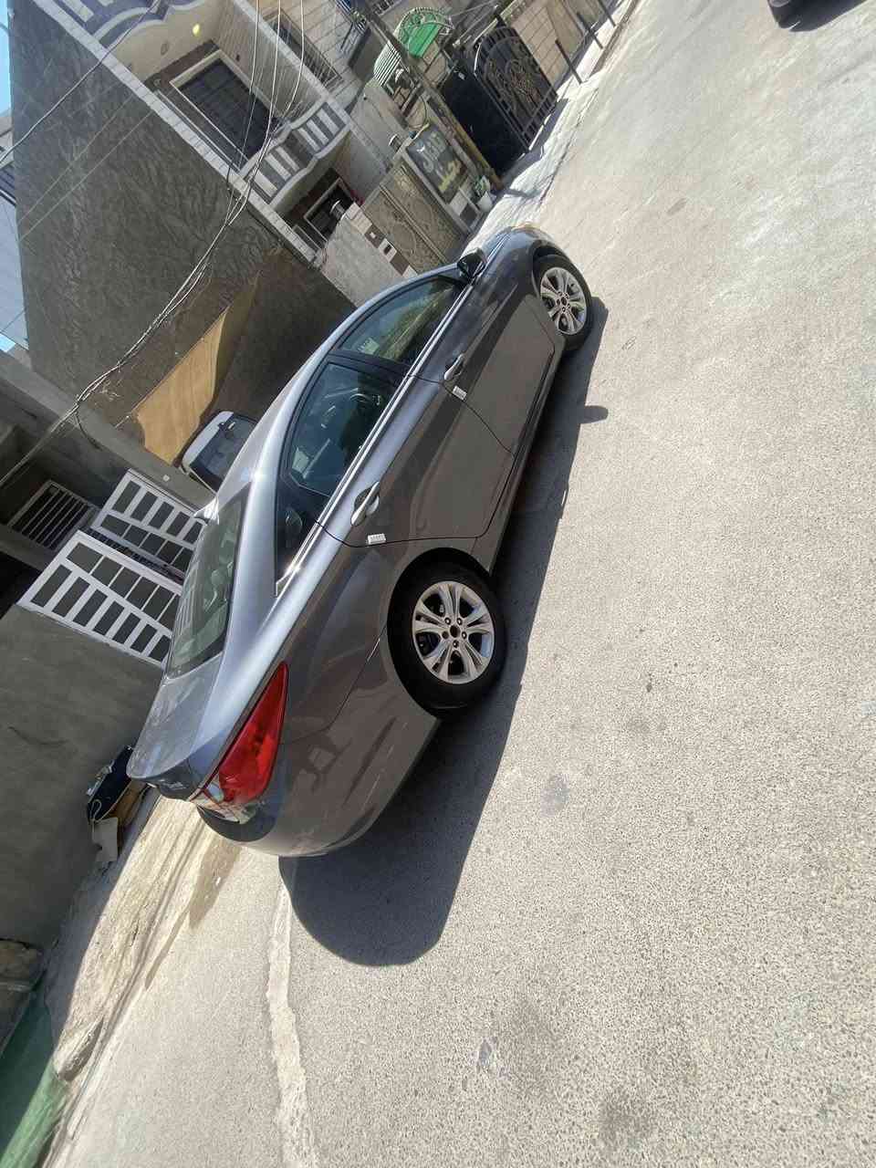 السلام عليكم
سوناتا 2012 كندي 
رقم بغداد باسمي 
السياره كلين كفاله عامه 
تدفئة تبريد 
تدفئة كشنات 
تحكمات ستيرن 
كروس سرعة 
محرك 2400 
كير 6 نمر 
شاشة جبيره وكامره خلفيه
منظومة زنون للبجم
سياره جاهزه
سونارها بالصور 
مسويلها برمجة مال دوانز وديرلها عادي بدون دكة دوانز
مكاني بغداد البياع 
السعر 120 وبيها مجال
***********
