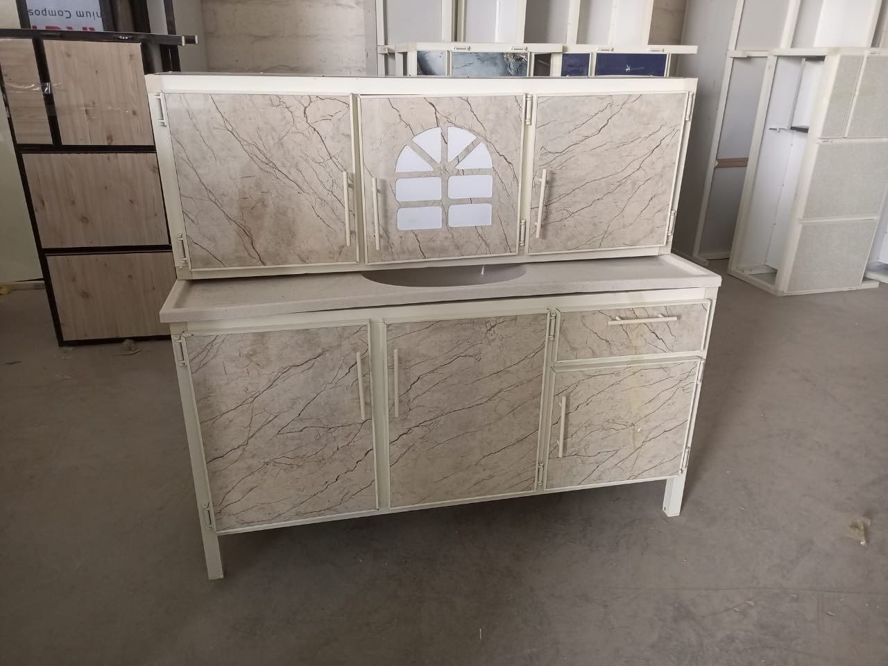 #كاونتر متر اًونص قطعتين #جاهز #للحجز 
السعر 180 الف 
متوفر خدمه توصيل


**إذا كنت صاحب هذا الإعلان وتريد حذفه لأي سبب، رجاءا أرسل رسالة إلى الدعم الفني**