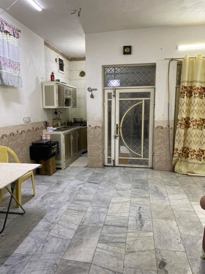 يا الله بيت للبيع المساحه 68 متر النجف الاشرف حي ميسان شارع عين 10 ركن موقع حلو غرفه صاله واستقبال ومطبخ ارضيه مرمر سيراميك الجدار اساس صب السقف كونكريت ناقص تشاريف ولبخ الواجهه الاستفسار مراجعه مكتب بركات اهل البيت***********
