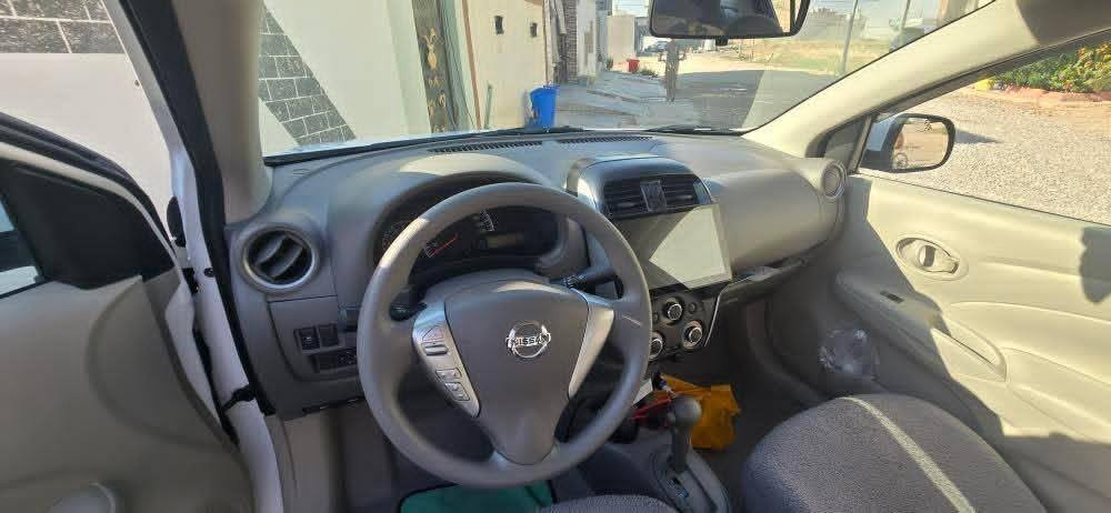 السلام عليكم نيسان سني هندي ابو الطمغة الزركة 2021 للبيع
ماشيه 60 الف كير محرك كفاله سيارة كلين بيه بس طخه صغيرة باب السايق مال دراجة
حساس امامي خلفي
كامرة خلفية 
السيارة باسمي رقم سليمانية 
مكان السيارة بسماية
السعر 115 وبيها مجال بسيط
***********
