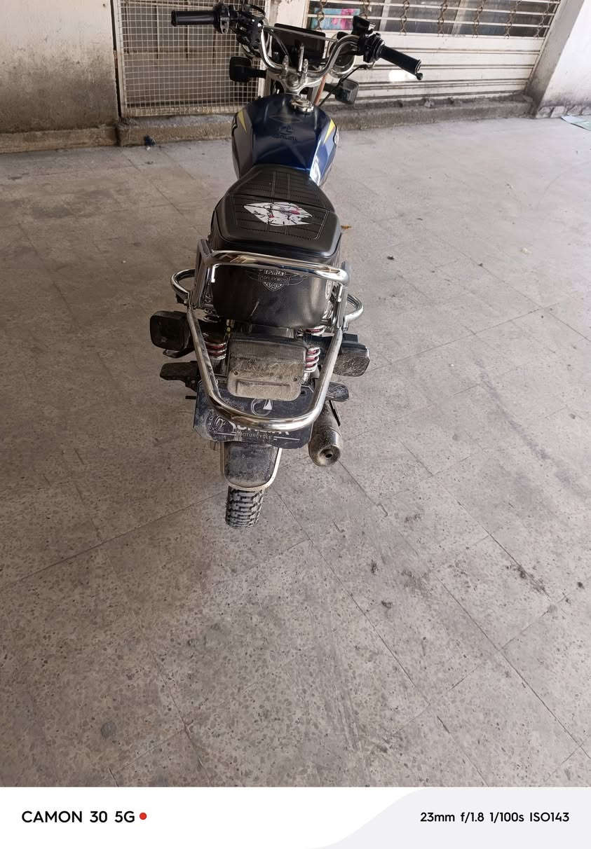 دراجة إيراني خمسة كير للبيع الدراجة مكفولة كفالة عامة
السعر 750 تواصل ***********
***********
