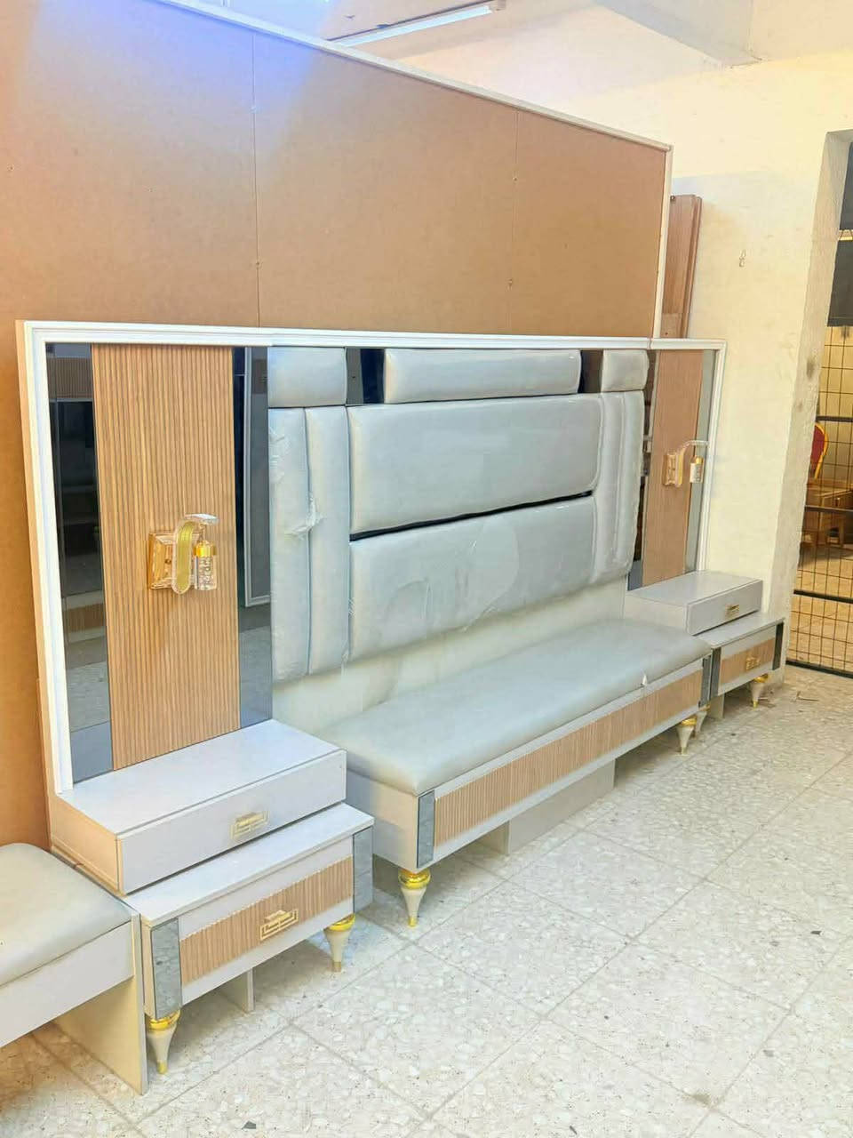 ✨ غرفة تركي 🇹🇷 ماركه اصلي 9قطع
نظام ابواب 
سرير مخزن عملي اناره شغاله 
 قماش وتر بروف أصلي
✨ نظافة 90/💯
السعر  / مليون و50 عرض خاص 
 شد ونقل مجاني داخل بغداد
توصيل للمحافظات بأسعار رمزية


**إذا كنت صاحب هذا الإعلان وتريد حذفه لأي سبب، رجاءا أرسل رسالة إلى الدعم الفني**