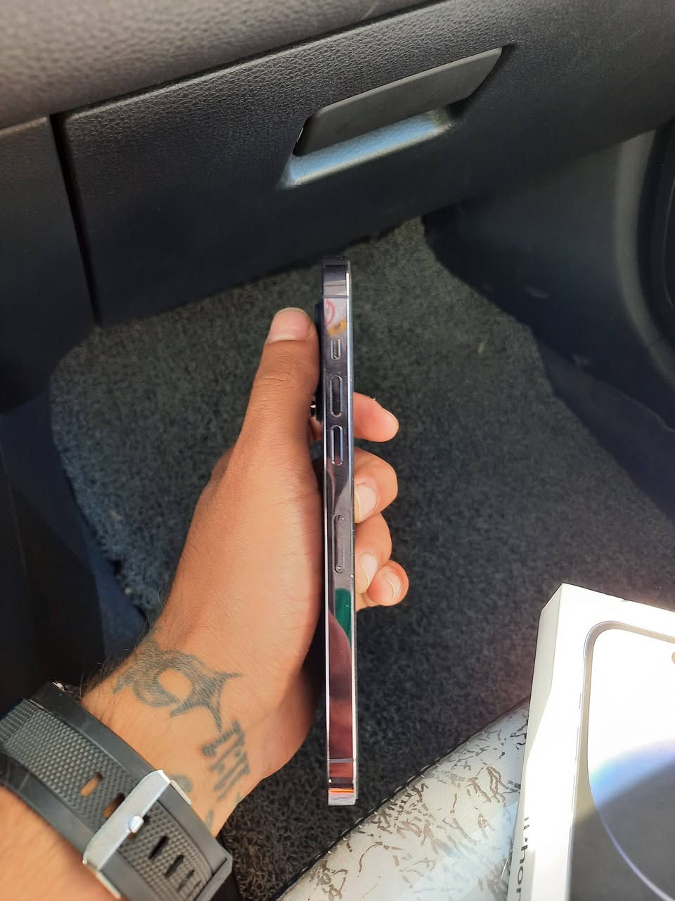 سلام عليكم للبيع ايفون ١٤برو ماكس ذاكرة ٢٥٦ بطارية ٨٤  جديد كلش السعر ٨٢٥وبي مجال ممبدل بي أي شي بغداد شارع فلسطين ***********
