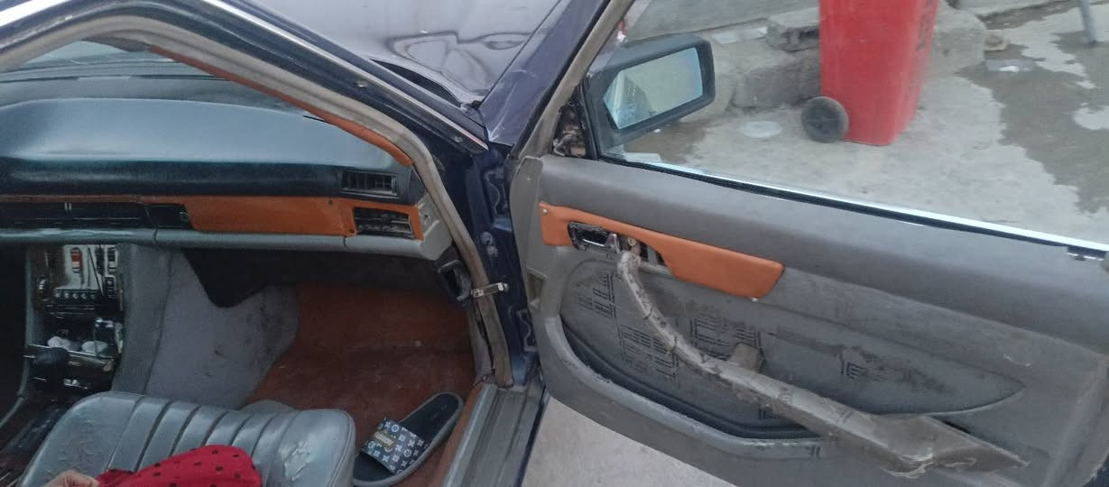 سلام عليكم مارسيدس رئاسي باب قصير مميز محرك 3000بطه ديلكو بل حاوه مديل 88 تخم تاير تبريد 
سياره مكفوله خير من الله مال جاناي 

كهربائيات كله شغلاه العنون ديالي اتصل ***********
