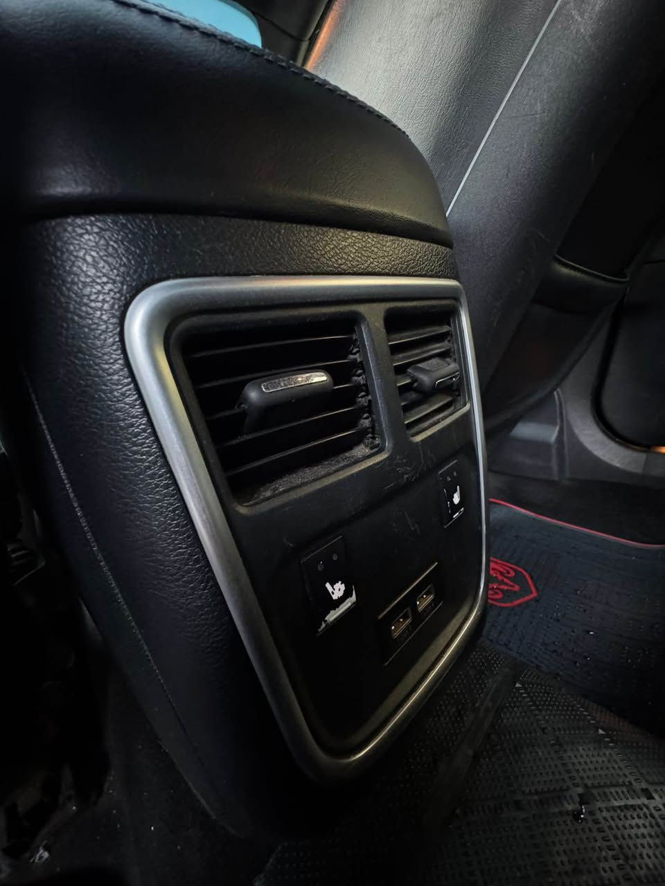 السلام عليكم 
جارجر RT MAX 2017 اصل رقم بصره مميز سنويه لل 28 يلا تخلص / لون اسود - 5700 
مواصفات السياره :
شاشه 
فتحه 
كشنات كهرباء 
تدفئه وتبريد بلكشنات 
تدفئه وتبريد بلستيرن 
خزن ميموري 
كشنات جلد اسود حضن 
نقاط عمياء 
هيترات بلمري 
رادار جانبي 
شفتات استيرن 
دركه اس ارتي 
ماشيه 77 ميل وكسر
حداده من الطول للطول كلها جديده زيرو 
مكينه وكير كلش حلوه 
السياره جديده كلش 
ويل نجمه 
تايرات جديده 
فجوج 
ليزريات سموك 
لحيه و دوس وزعانف اس ار تي 
فيت بم ريسنك 
بلكات ريسنك 
ولف حماوه ريسنك 
------------------------
 السياره داخله تقرير مياه و بيها حادث بلبند وباب فقط بأمريكا 
------- 
مكان السياره البصره المعقل 
بيع فقط السعر 188 وبيها مجال 
*********** Singapore
