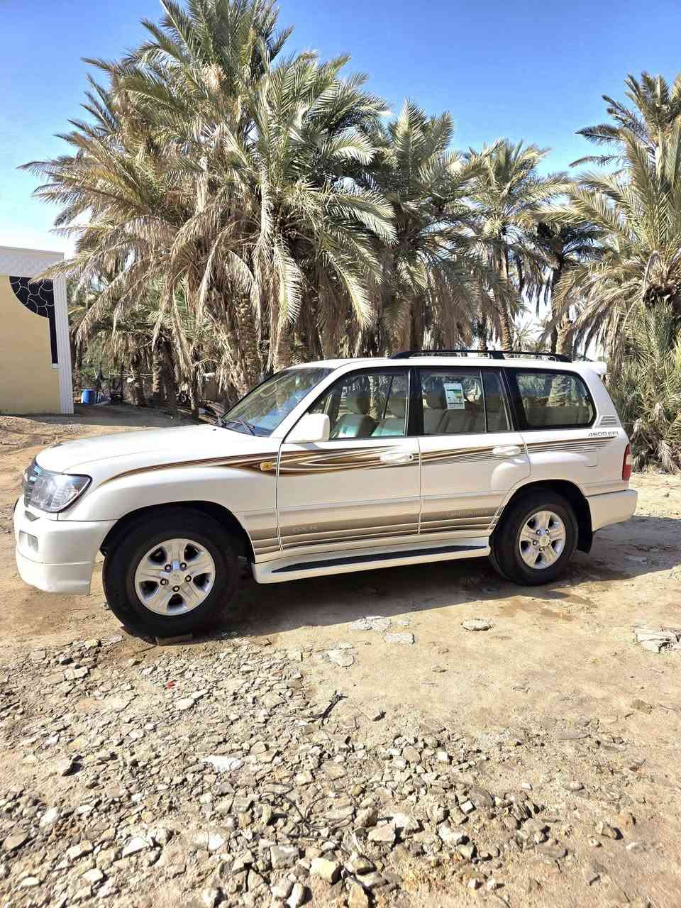 السلام عليكم للبيع لاندكروز ٢٠٠٧ فول مواصفات سياره جديده كلش ما ناقصه اي شي حداديه تخم تاير حجم محرك ٦ سلندر مكينته خير من الله رقم بغداد بيه جاملغ واحد مفتوح ترهم بل مراوس بيكم فقط السعر ١٩٠ وبيه مجال 
الاتصال ***********
