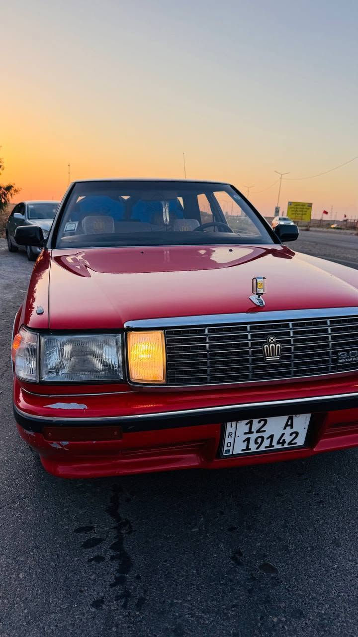​🚗 للبيع:  (سوبر سالون) موديل 1990 🚗
لأصحاب الذوق الرفيع والسيارات النظيفة، معشوقة الجماهير تويوتا كراون (الملكة) بحالة ممتازة وجاهزة للاستخدام.
​📋 المواصفات والخصائص:
​الموديل: 1990
​المحرك: 6 سلندر، سعة 3000 (3.0L) - محرك قوي ونشيط جداً.
​اللون: أحمر مميز (ماروني ملوكي) ولامع، مع سقف أسود مميز.
​الداخلية: نظيفة جداً وبحالة بلادها مع التغليف الأصلي للكراسي.
​الاضافات:
​فتحة سقف (سلايد روف).
​ويل سبورت الأصلي ونظيف جداً.
​إريال (antenna) خلفي بلادي شغال.
​حدادية جديده وسياره جاهزه
​السعر والتفاصيل القانونية (الرقم والسنوية والهزة) يرجى التواصل لمعرفتها.
​السيارة مسواية وجاهزة، ما تحتاج أي مصاريف، دير بنزين واطلع.
​📞 للتواصل والاستفسار:
​المكان: صلاح الدين / الدجيل 
​رقم الهاتف: ***********
