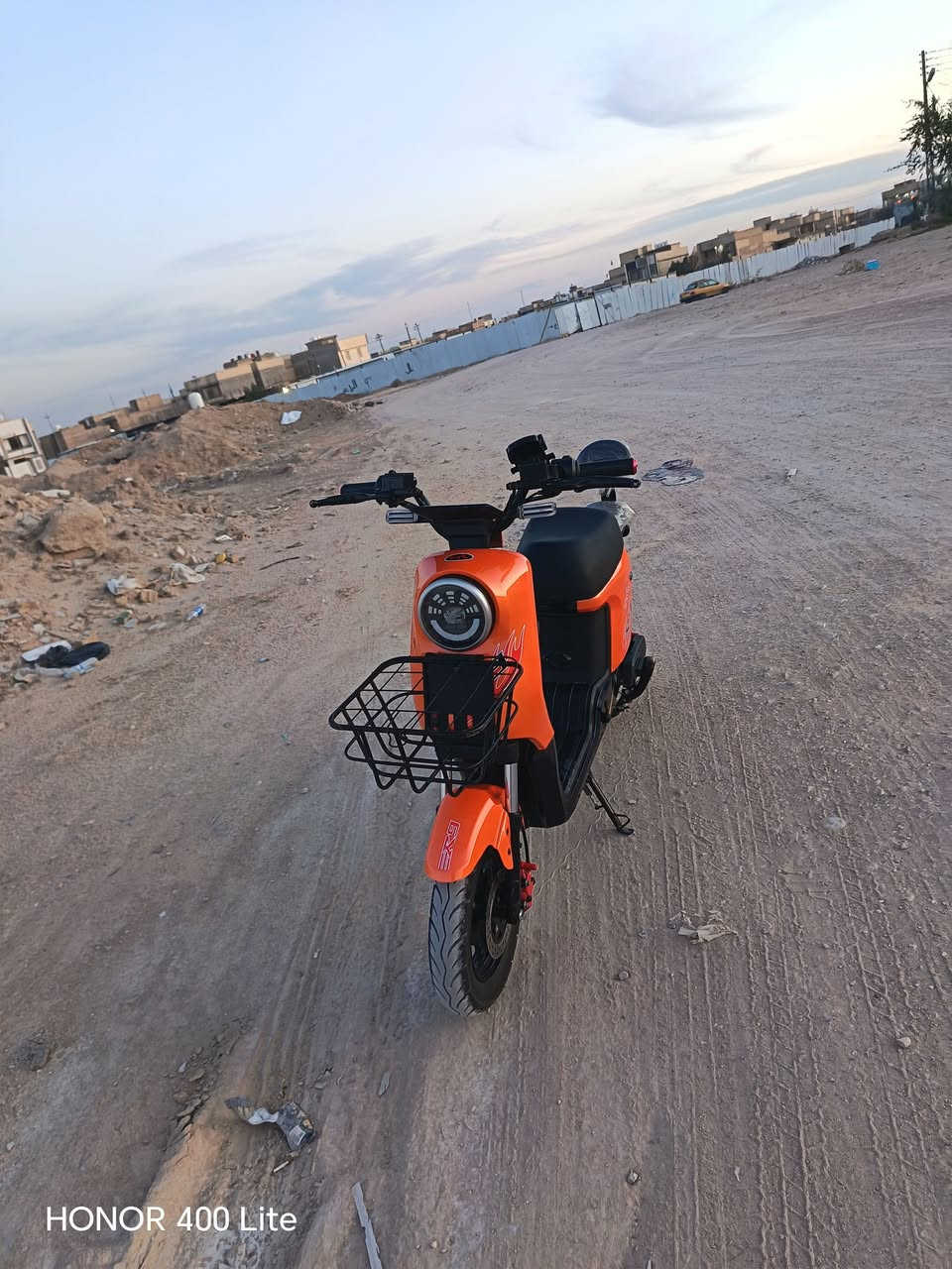 البيع درجه شحن R9 درجه نضيفه جدا بيه ملاحضات كلش بسيط مماثره عل درجه فقط كسر دوسه واحده بسطه مو كله من الشاير غير شغاله درجه كفرات شخط مابيهن  تايرات جدد ياباني اصلي مكاني كربلاء حي القدس قرب محطه الكفيل غير موجود عل فيس تواصل رقم ***********
