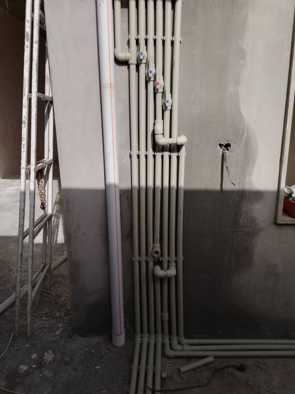 اسطه ابو احمد كهربائي وصحيات والبواري البيوت هذا شغلي
الرقم ***********
