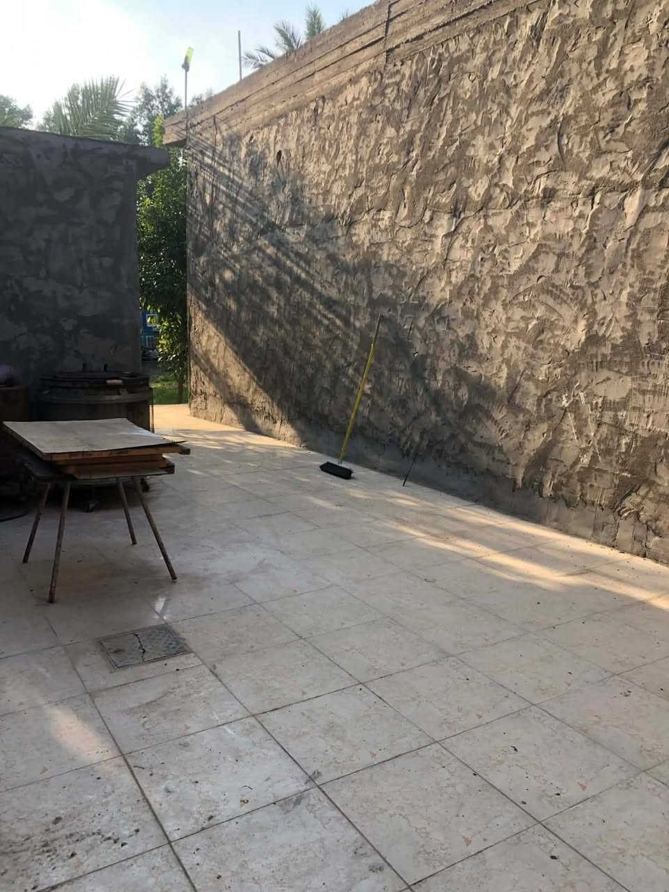 سلام عليكم مزرعه للبيع المساحه 824طابو زراع سند25بسمي تتكون من بيت غرفتين نوم كبيرات وهول وكلدور ومطبخ كبير وصاله كبيره البيت جاهز تجي تسكن في الله شاهد والسعر تعال الى الخاص او وساب او هاتف *********** العنوان وردية خارج قريب الى شارع العام 100متر خلف الاسواق الاخوه
