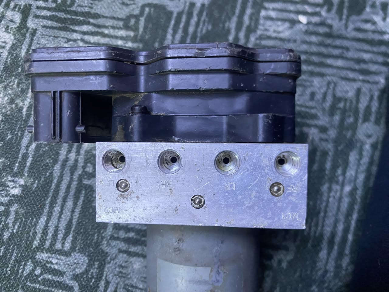 ‏سلام عليكم ABS مال فورتي أو انتره شغال وعل فحص جبته وما شديته  مكاني بغداد بل معامل بالعماري *********** والي موشراي لا يكسر سعر 125وبي مجال قليل عل فحص
