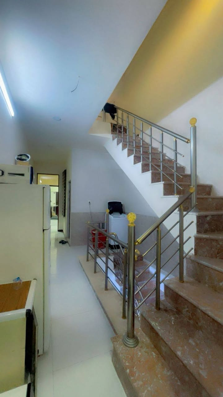 يتوفر مشتمل للبيع 🏠
الموقع الشعب قرب مدرسة غمدان📍
مساحة سند 70م واجهة 3.5م نزال 20م طابو ملك صرف📄
⚫️استقبال
⚫️مطبخ 
⚫️غرف في الطابق الاول
⚫️غرفتين في الطابق الثاني
للأستفسار ***********
