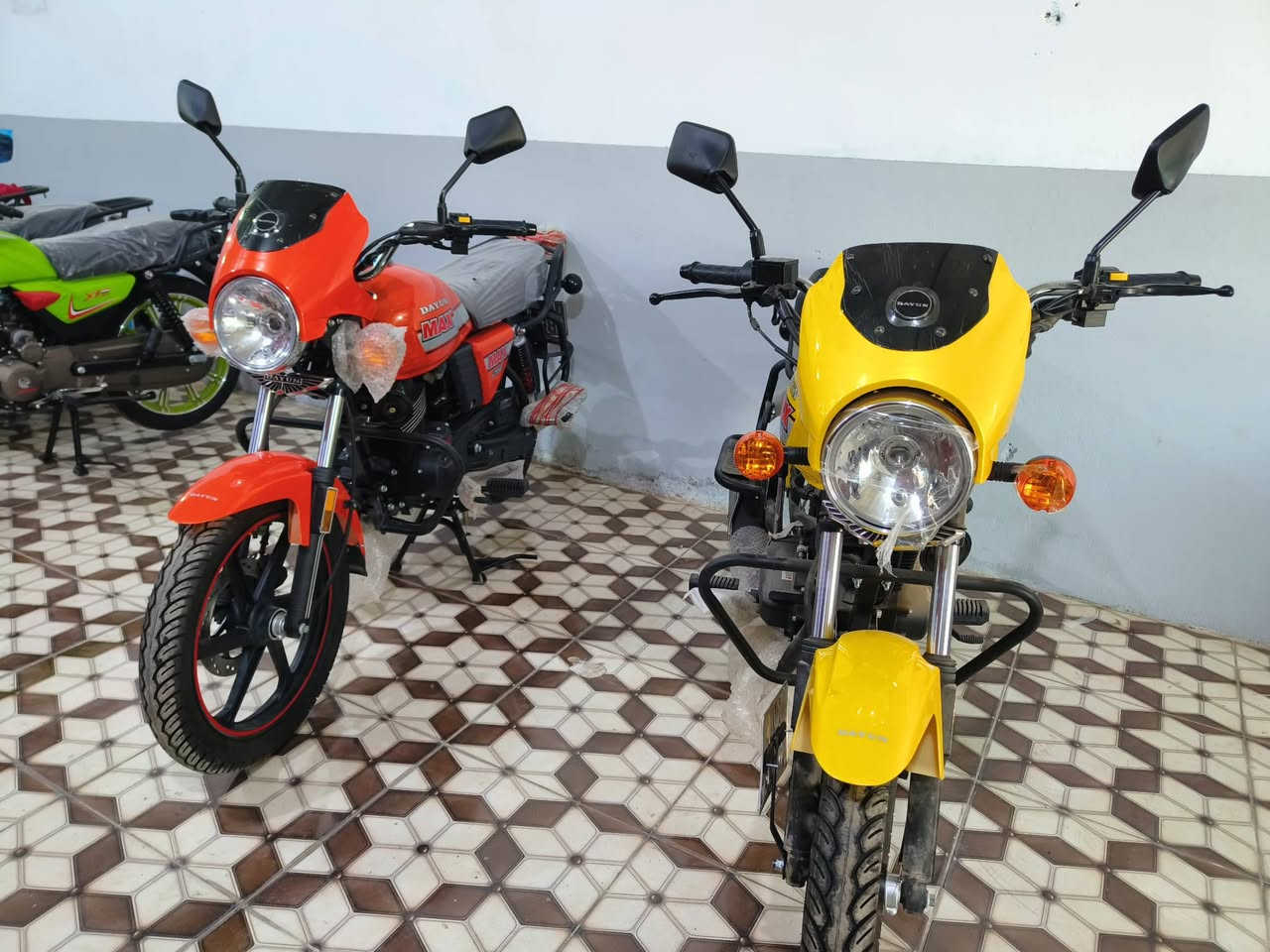 بالتقسيط المريح. للموظفين. والمتقاعدين. والعقود. على مصرف الرافدين فقط.  واسط. قضاء. الحي. ***********. *********** ابو روان.
