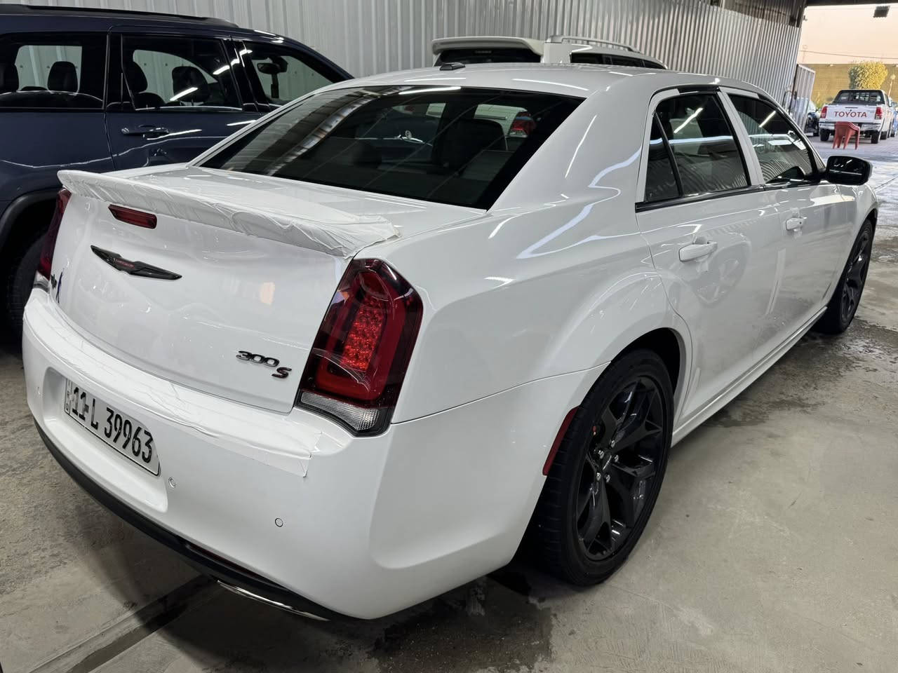 الموديل : 2023 . (خليجي) . 
العداد   :   ( 10.777 ) 
المحرك : V6 . 3.6L . 

السعــر ( 40 الف $ ) 
 

المواصفات :
* الواجهة الأمامية SRT. 
* پانوراما . 
* رادار مع مانع تصادم . 
* نقطة عمياء . 
* حساسات امامية . 
* مصابيح امامية زنون مع LED . 
* ويل قياس 20 أنج . 
* حساسات امامية .
* حساسات خلفية . 
* شاشه كبيرة مع نظام ملاحة نفكيشن GPS .
* سستم صوت الپاين مع سماعات بريميوم .
* مقصورة الركاب من الجلد الفاخر .  
* مقاعد أمامية كهربائية عدد 2 . 
* ذاكرة لحفظ وضعيات الجلوس (ميموري) . 
* مقاعد أمامية تبريد وتدفئة . 
* مقاعد خلفية تدفئة . 
* تشغيل عن بعد . 
* ستيرن كهربائي . 
* تدفئة ستيرن . 
* محدد سرعة . 
* تلفون بلوتوث . 
* كاميرا خلفية .
* مرايا متحسسة للاضاءة العالية .
* كير شفتات بالستيرن . 
* دخول ذكي (بصمة) .
 
بغداد تحويل مباشر 
مكان السيارة بغداد 
زيونه قرب ملعب الشعب 

تفاصيل اكثر ع خاص 🥇

التصال ***********
