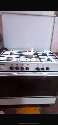 طباخ شغال • عيبه عينين • يدخن