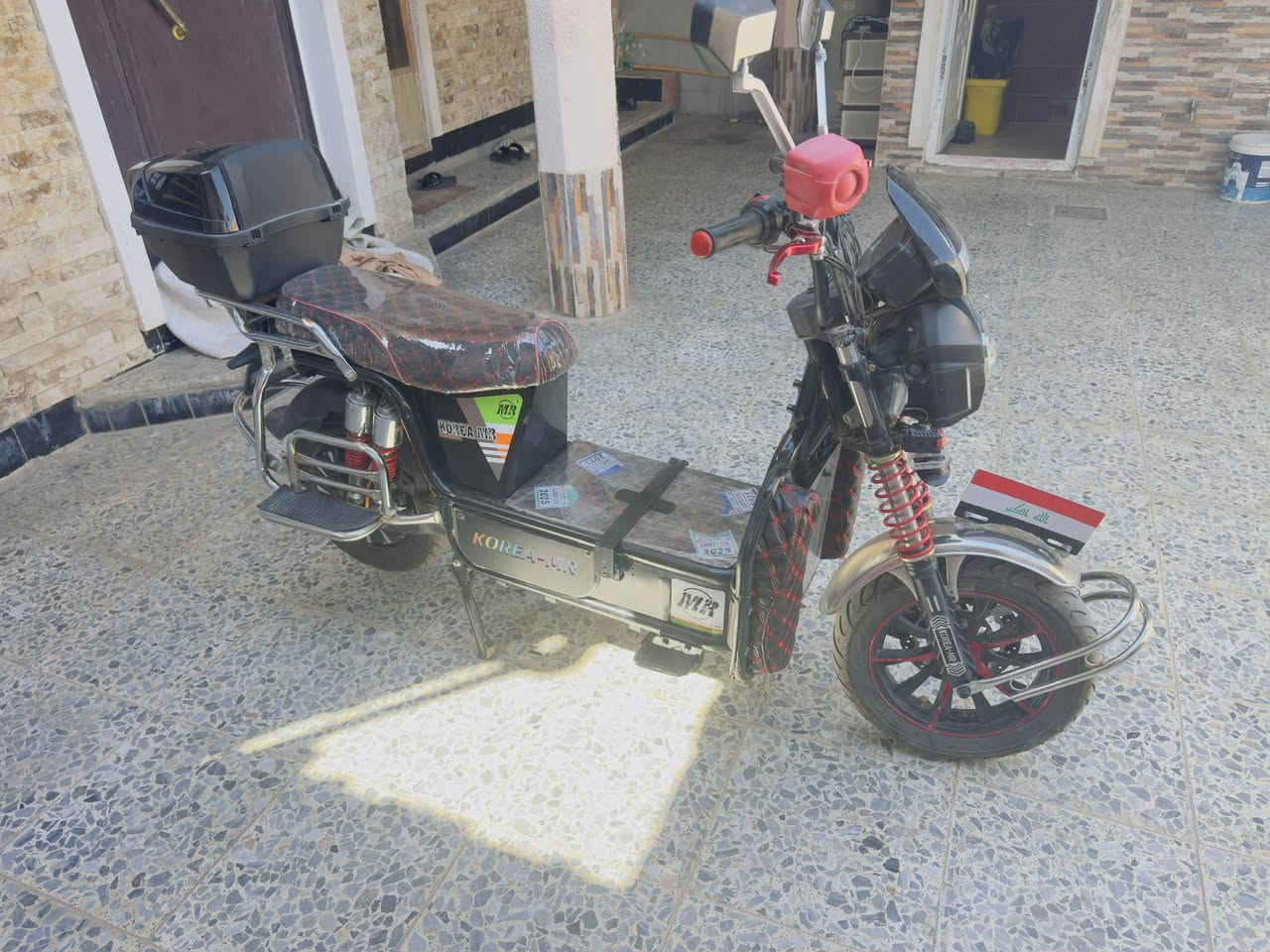 السلام عليكم جبلي كوري ام ار موديل 2026 صارله 5 اشهر من طالع من الجمعية 6 بطاريات على الفحص الماطور بصمه وتشغيل عن بعد كلشي بي شغال نقصه بس اللد اللي على اليسره انكسر ومالكيته مكاني الجولان حجز ومراوس ماعندي
السعر 575 وبي مجال سعر ببلاش 
***********
***********
