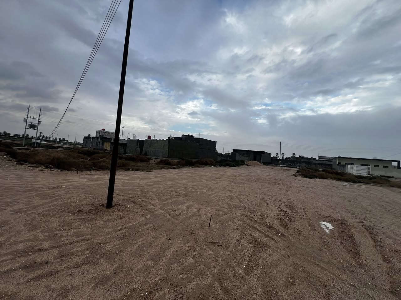 سلام عليكم قطعه ارض مساحه 200 الواجهة 10 والنزال 20 العنوان الجزيره باب الهوى الرابعة خلف المدرس المدينه المنورى سعر24 وقابل للتفاوض الاستفسار ***********
