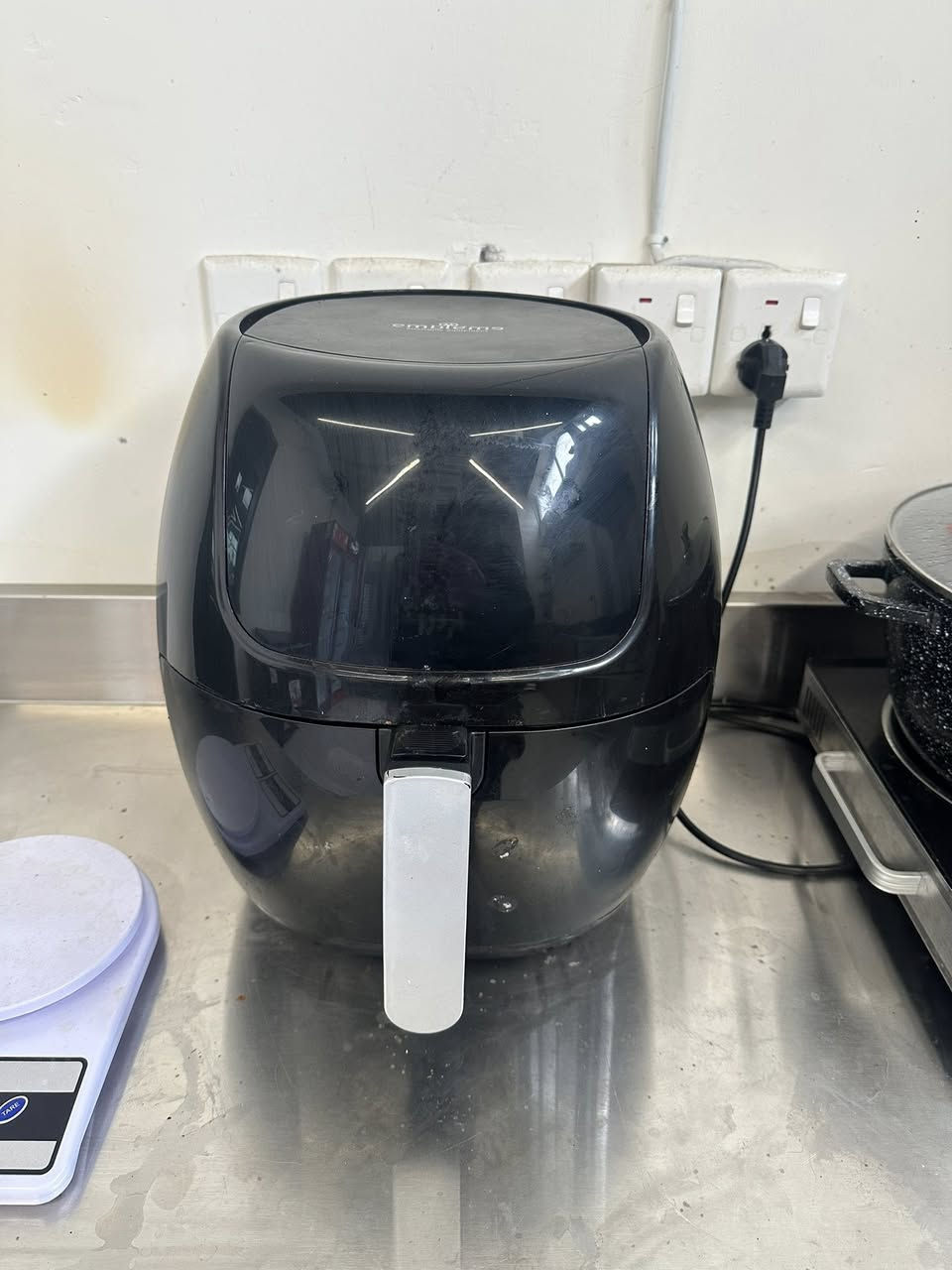 السلام عليكم متوفر 
(قلاية هوائية و هيتر عينين كهربائي وبراد وثلاجه عارضة مشروبات  وميكرويف) 
للاستفسار عل الرقم ***********
