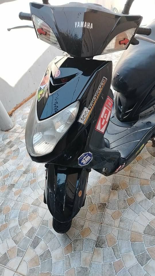 سلام عليكم 
سكنس فحل ياباني قبغ نفخ خطين
ستاند كهربائي حديث
دهن كله اصلي
دراجه مال جناي 
الدراجه شركة  
نكره سلف لون اسود  
باتري كهربائيات كلها شغاله شركة
علماً بدلت تخم تاير فيتنامي اصلي
*********** بعقوبة, ديالى
