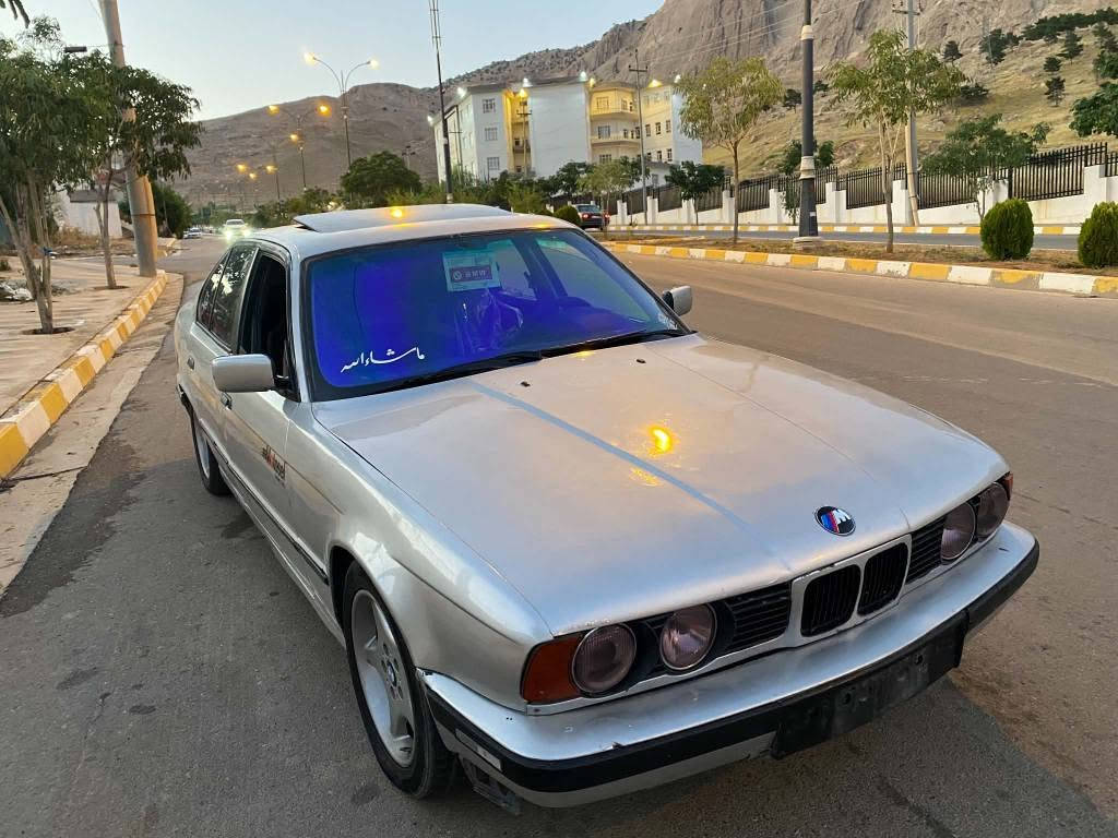 سەرەتا بەناوی خوای گەورە bmw1992مەکینە 520 کەپس کتابی لەگەڵە گێڕومەکینە ئەکسل بەشەرت تەقەوڕەقەی نییە سەیارەکەش زۆر جوانە نرخەکەشی 16گەڵاو مەجال ***********🥰 دار بنديهكان, السليمانية
