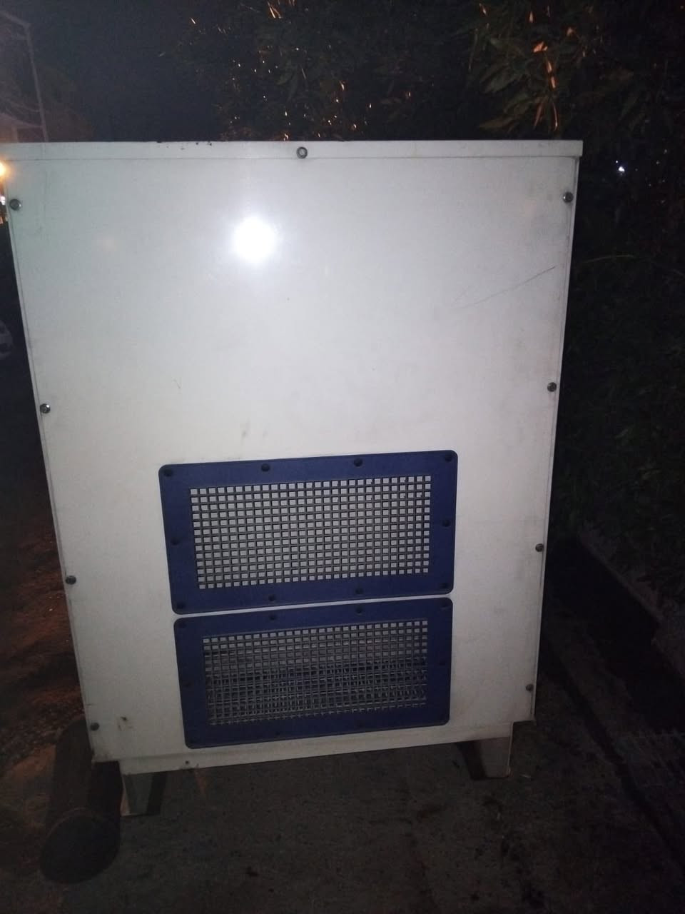 مولد بيركنز انكليزي اصلي كاتم 165 kva توليد لوري سومر لاستفسار الاتصال *********** بحاله جيد جدا
