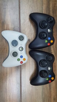جوستكات Xbox 360 اصلي والنضافه واضحه  سعر الواحد ١٥الف شراي اتصل عل رق...
