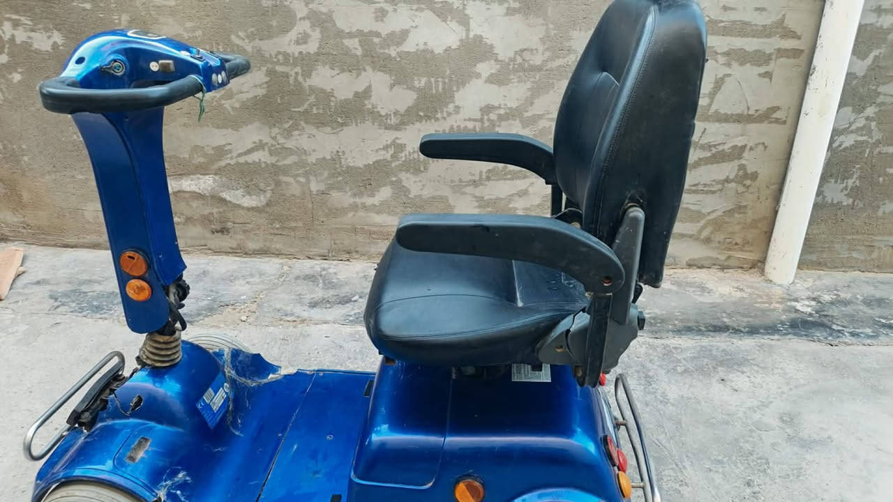دراجه معوقين نظيفه تايرات جديده بيها عطل تمشي سريع فجأة تصير بطيئه حيل ، والكفر الامام انكسر من التحميل السعر 225 
للاتصال ***********
