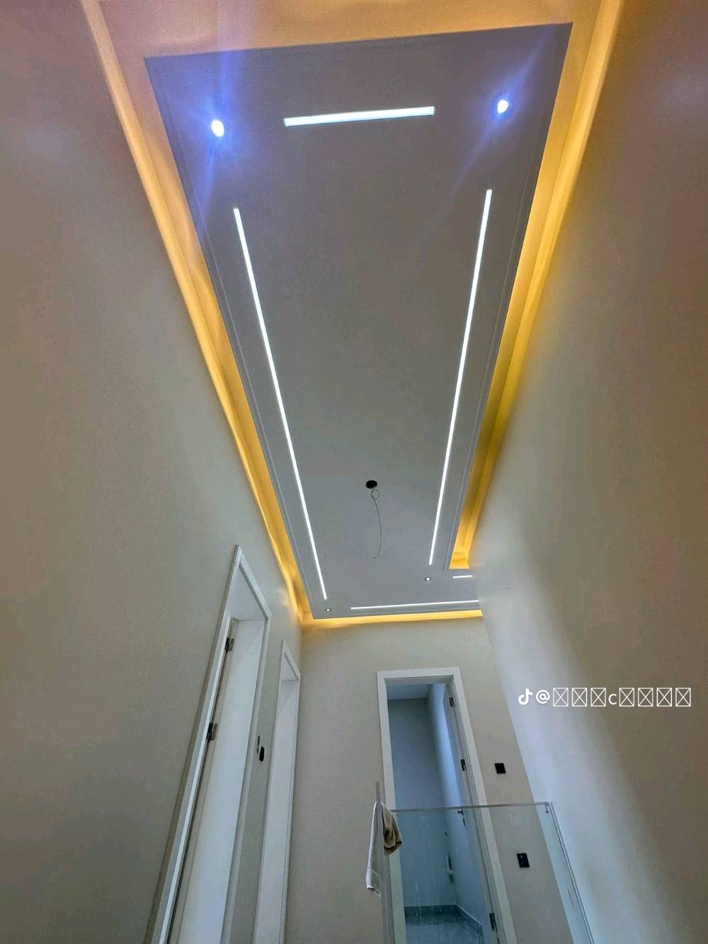 تم وبحمد الله أنجاز بيت الأخ (علي الغزالي )في حي الجامعة صبغ جداران و جبس بورد والحدادية ديكورات أياد الخالدي جهزة المواد اصباغ جوتن - النجف  اللؤلؤة الذهبية لتجارة مواد البناء والديكور ***********