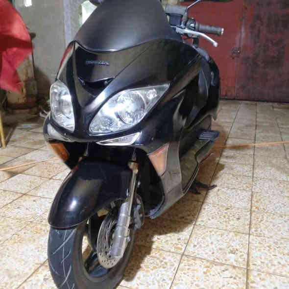 السلام عليكم..
دراجة فورزة  0.9 
الدراجة مكفولة مكينة بلاد ، شلعة ، معدل ، كهربائيات كلها شغالة ، أوراق كاملة كمركها مدفوع ..
لايت زنون ، ستان حساس ، نيكل ، تدفئة ، مسجل ، لايت جنطة ، تخم تاير جديد .
دراجة كامل الرقم ***********
خابر بيك خير ودلل
