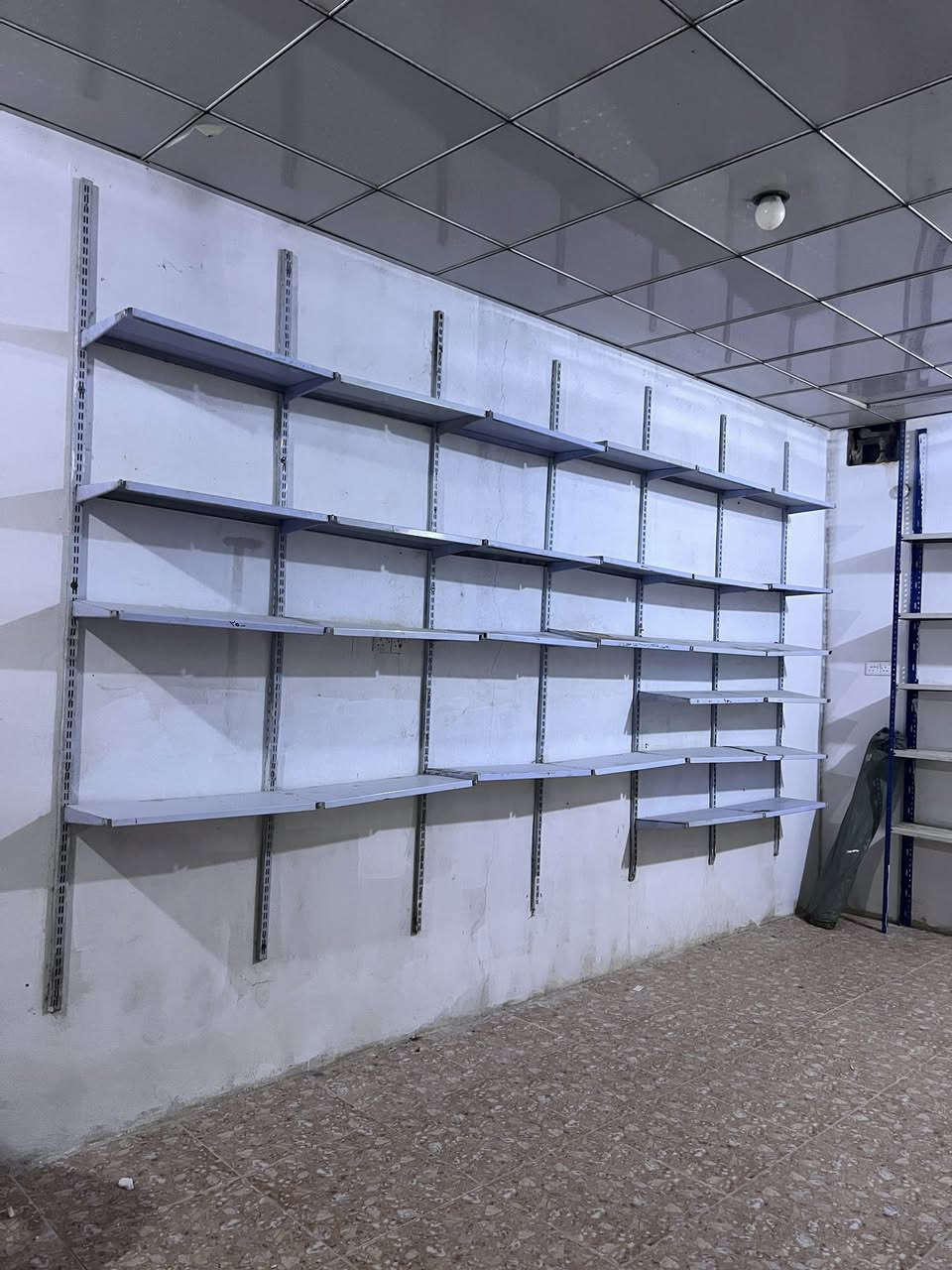 رفوف للبيع ‭0781 391 2770‬
