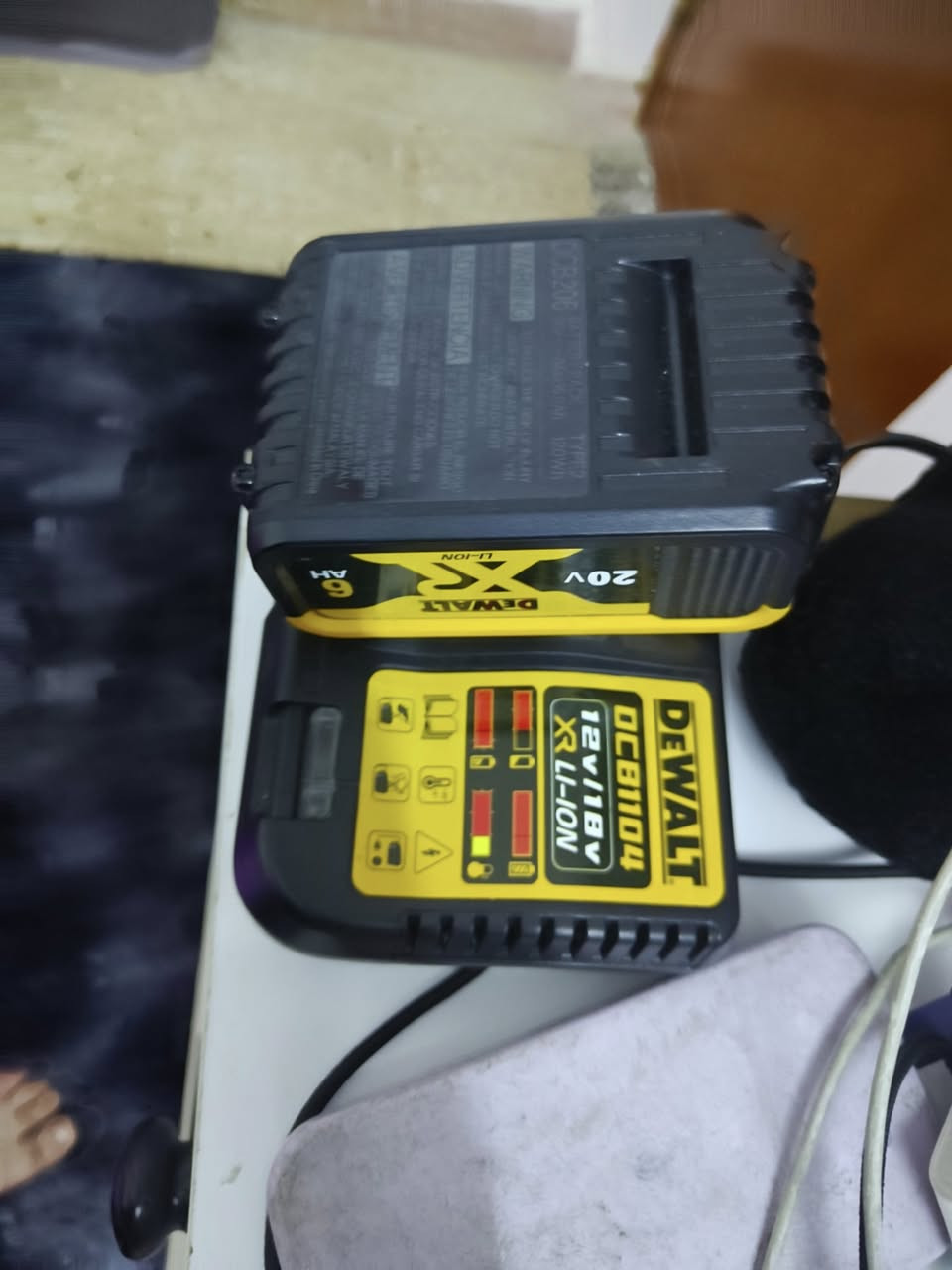 دريلات ديولت اوربي مو صيني ولا مكسيكي ولا امريكي اوربي بيه بار كود للتاكيد 
بطاريات ديولت 3 مع شاحنه 
ضمان انطيك بيهن 
مكاني كراده توصيل متوفر 
دريل على 150الف الواحد وبيه مجال بسيط 
البطاريات والشاحنه 100الف 
***********
